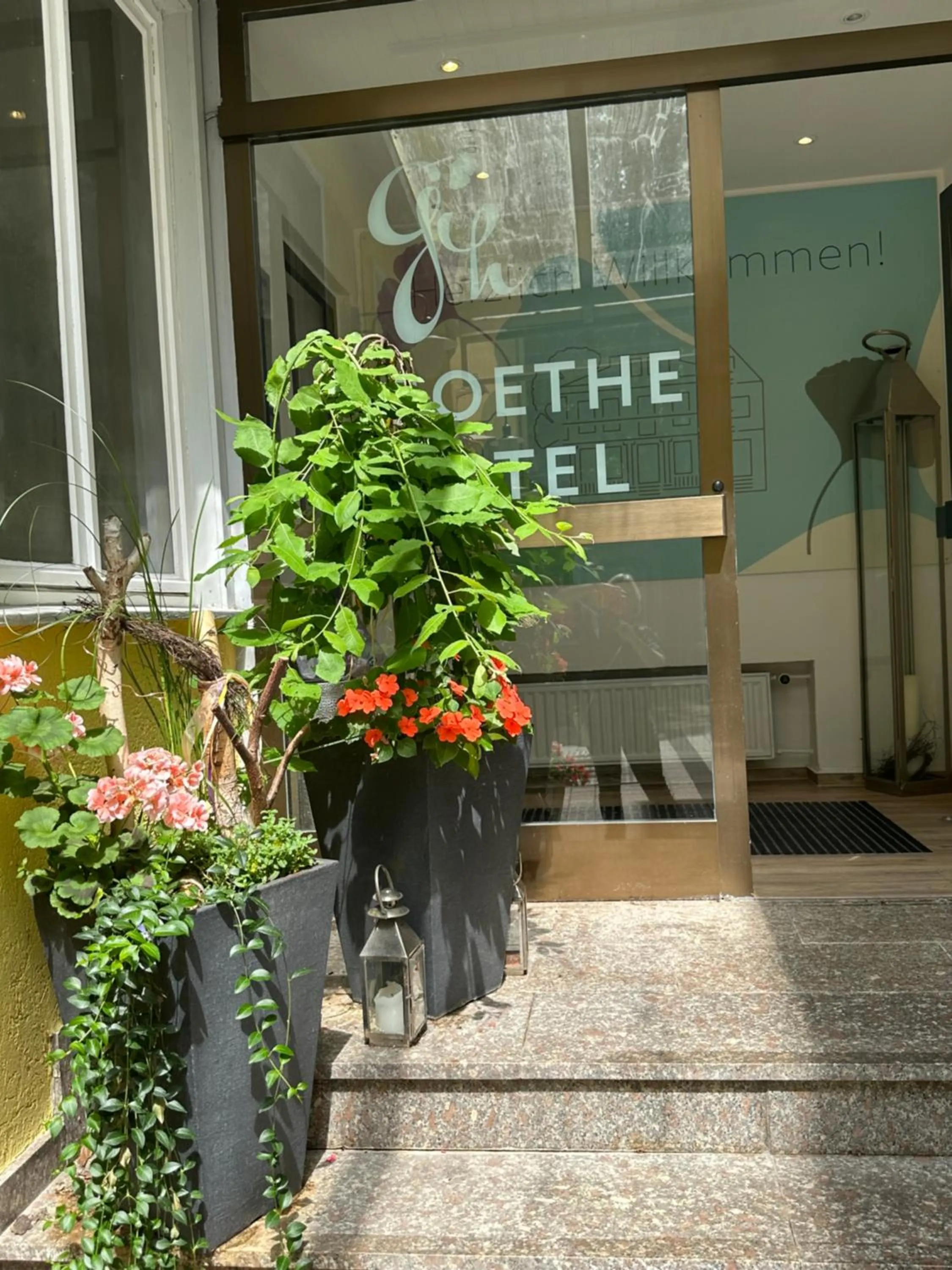 Facade/entrance in Goethe Hotel