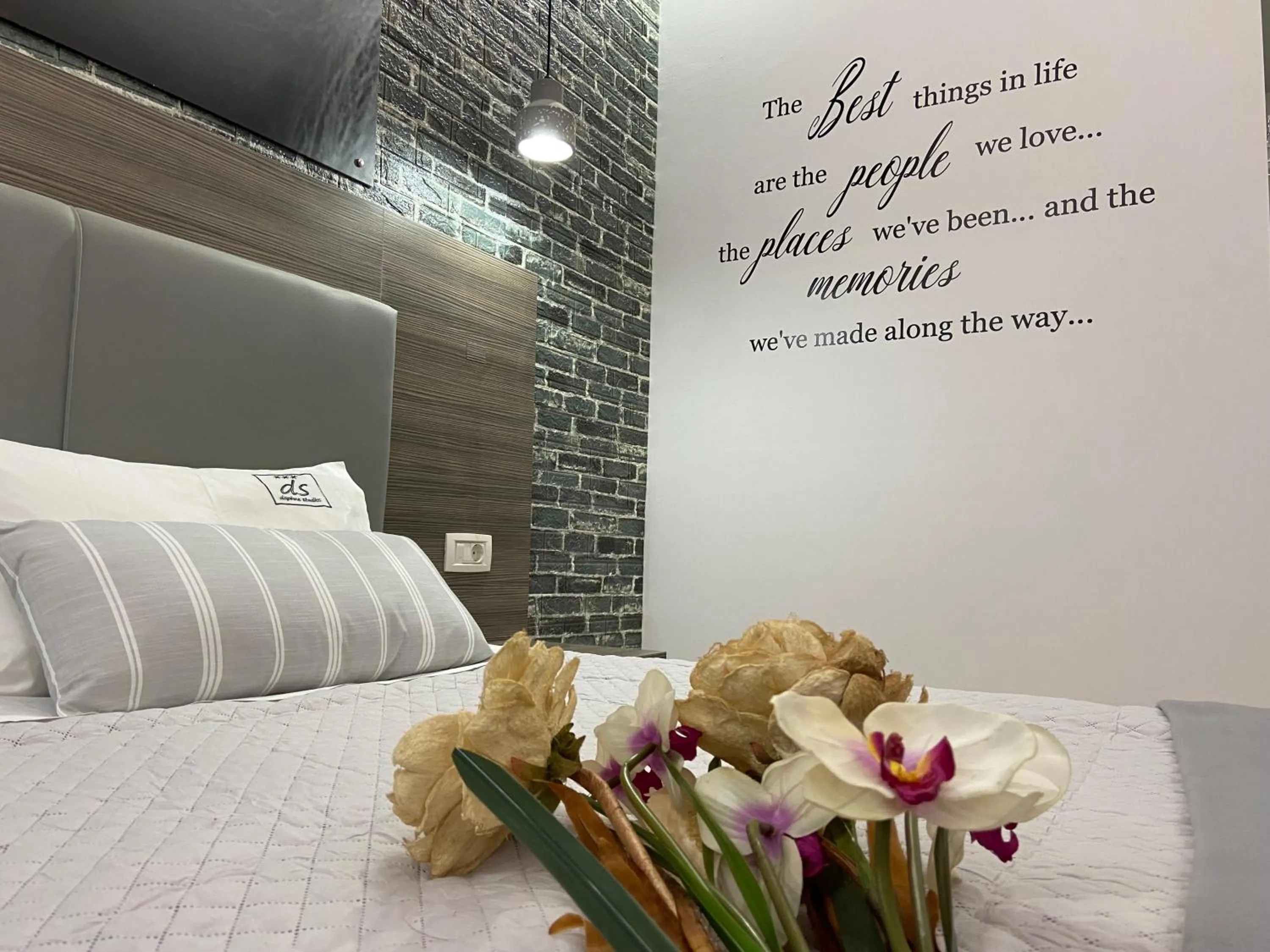 Bed in Daphne Studios