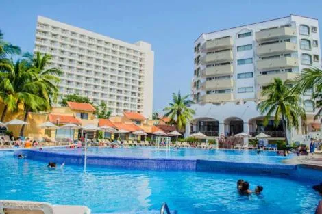 VILLA PARA 8p 6A 2M dentro del HOTEL a un costado del Krystal IXTAPA cuenta con playa y WIFI