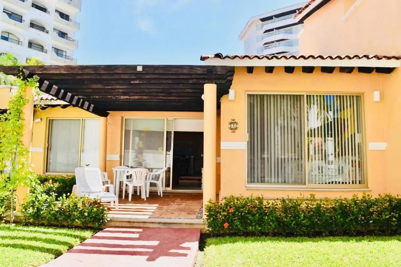 Apartment - Ground Floor in VILLA PARA 8p 6A 2M dentro del HOTEL a un costado del Krystal IXTAPA cuenta con playa y WIFI Apartment - Ground Floor in VILLA PARA 8p 6A 2M dentro del HOTEL a un costado del Krystal IXTAPA cuenta con playa y WIFI