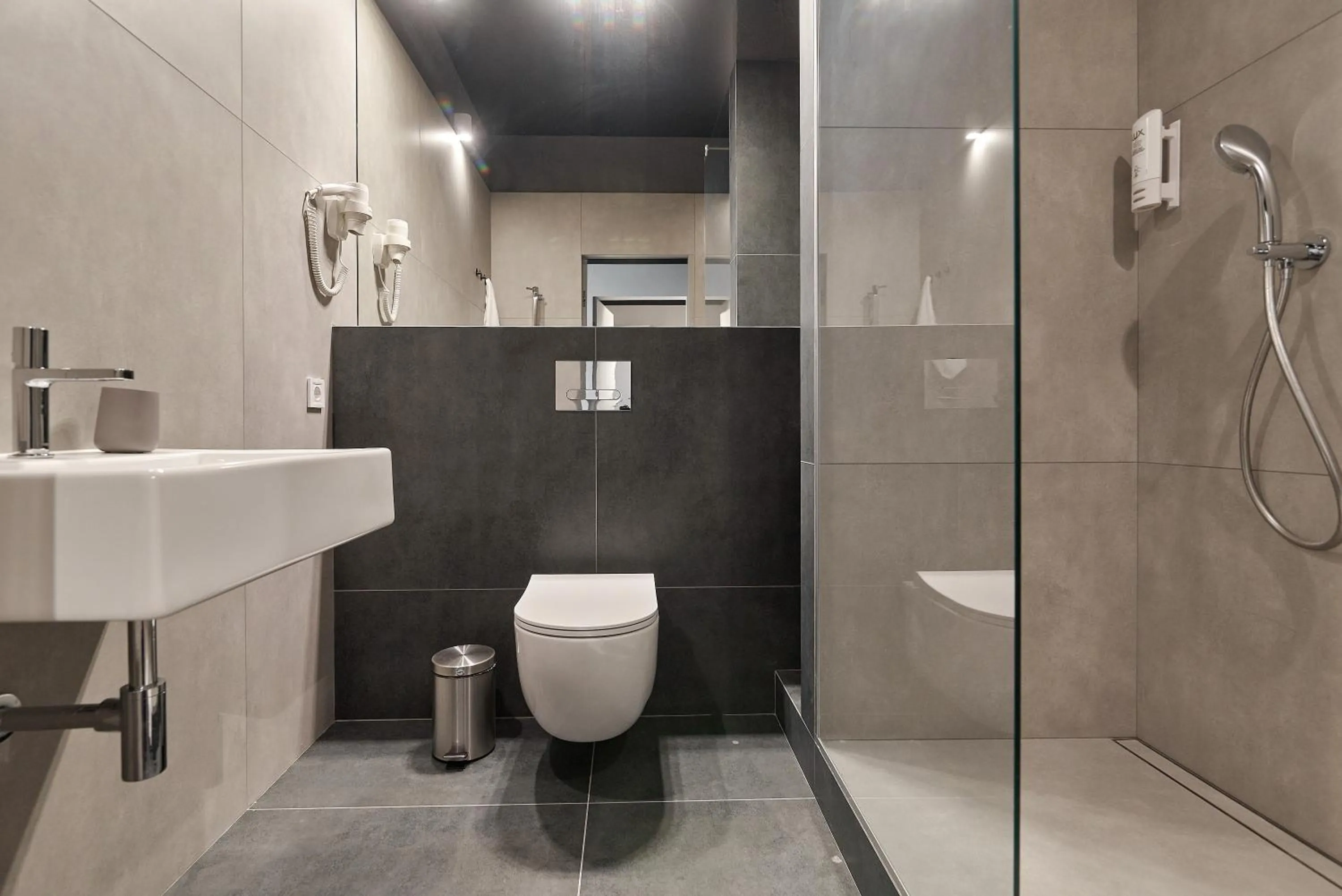 Shower in Atmosfera Hotel
