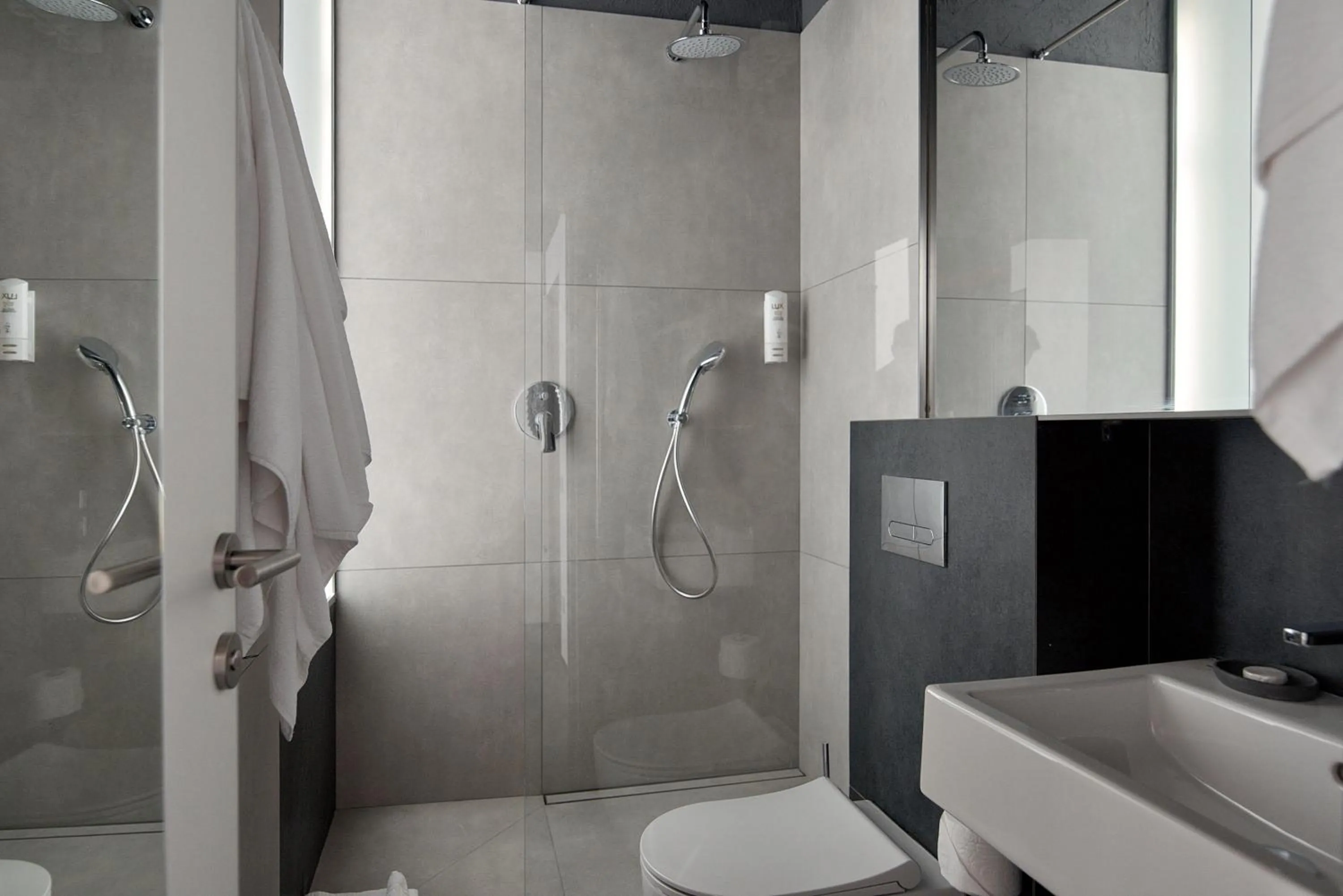 Shower in Atmosfera Hotel