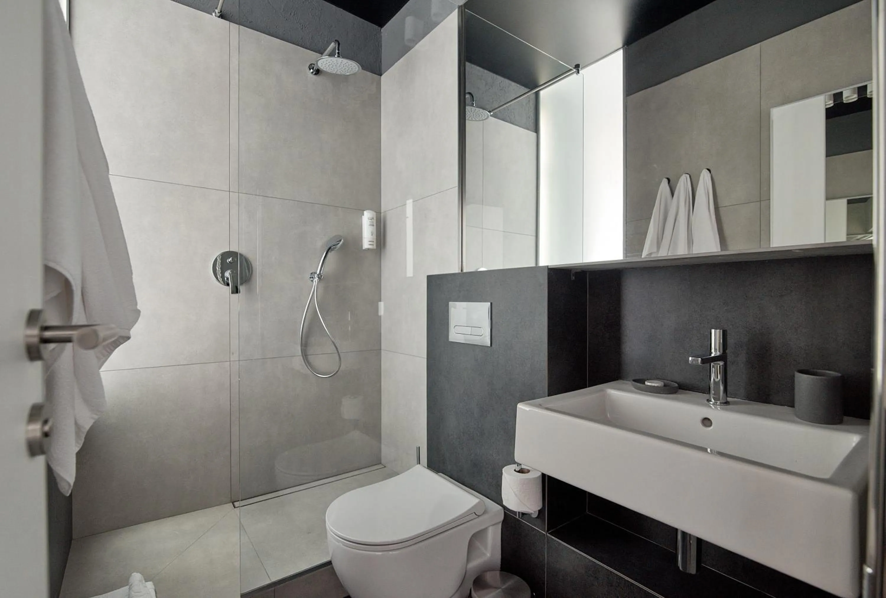 Shower in Atmosfera Hotel