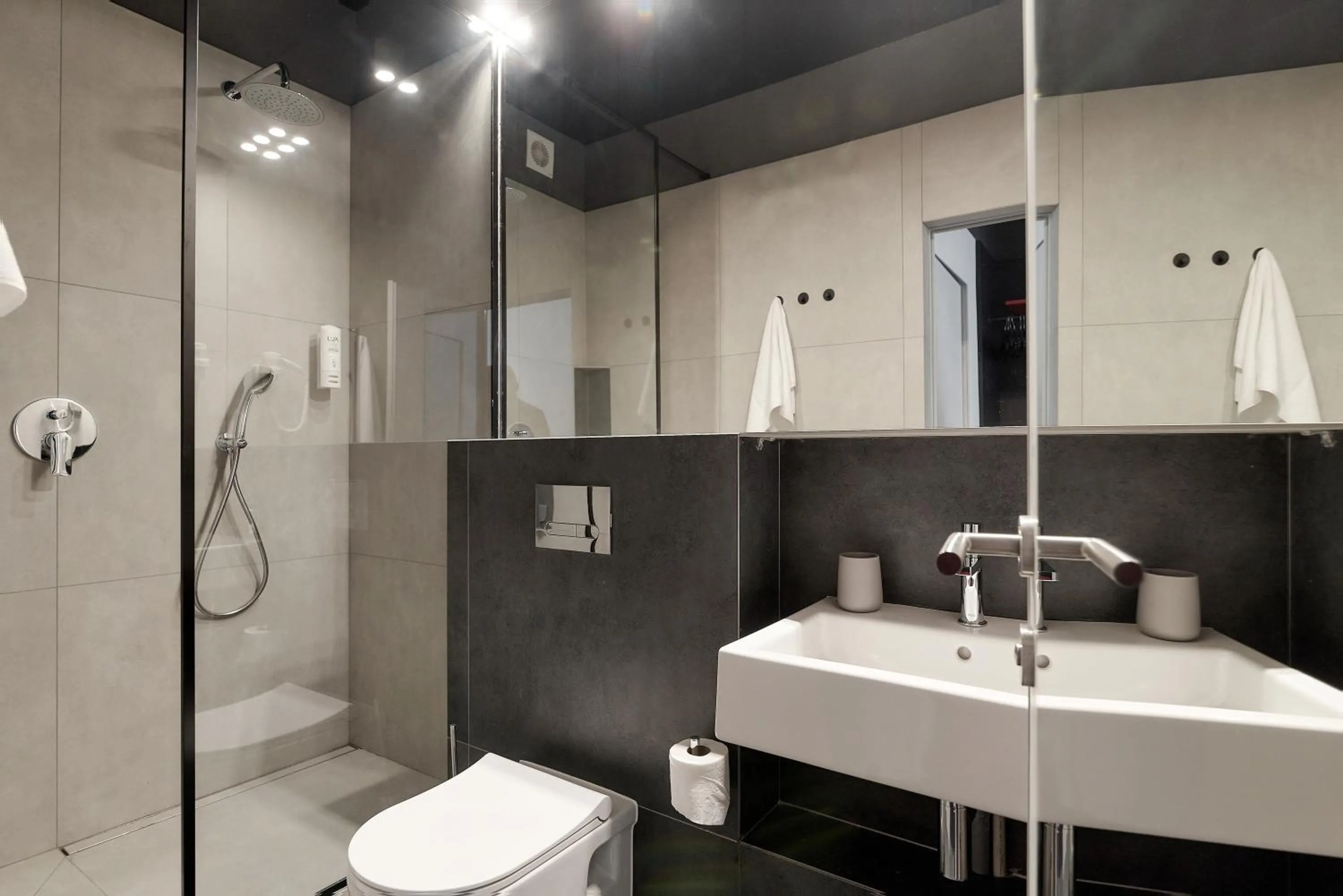 Shower in Atmosfera Hotel