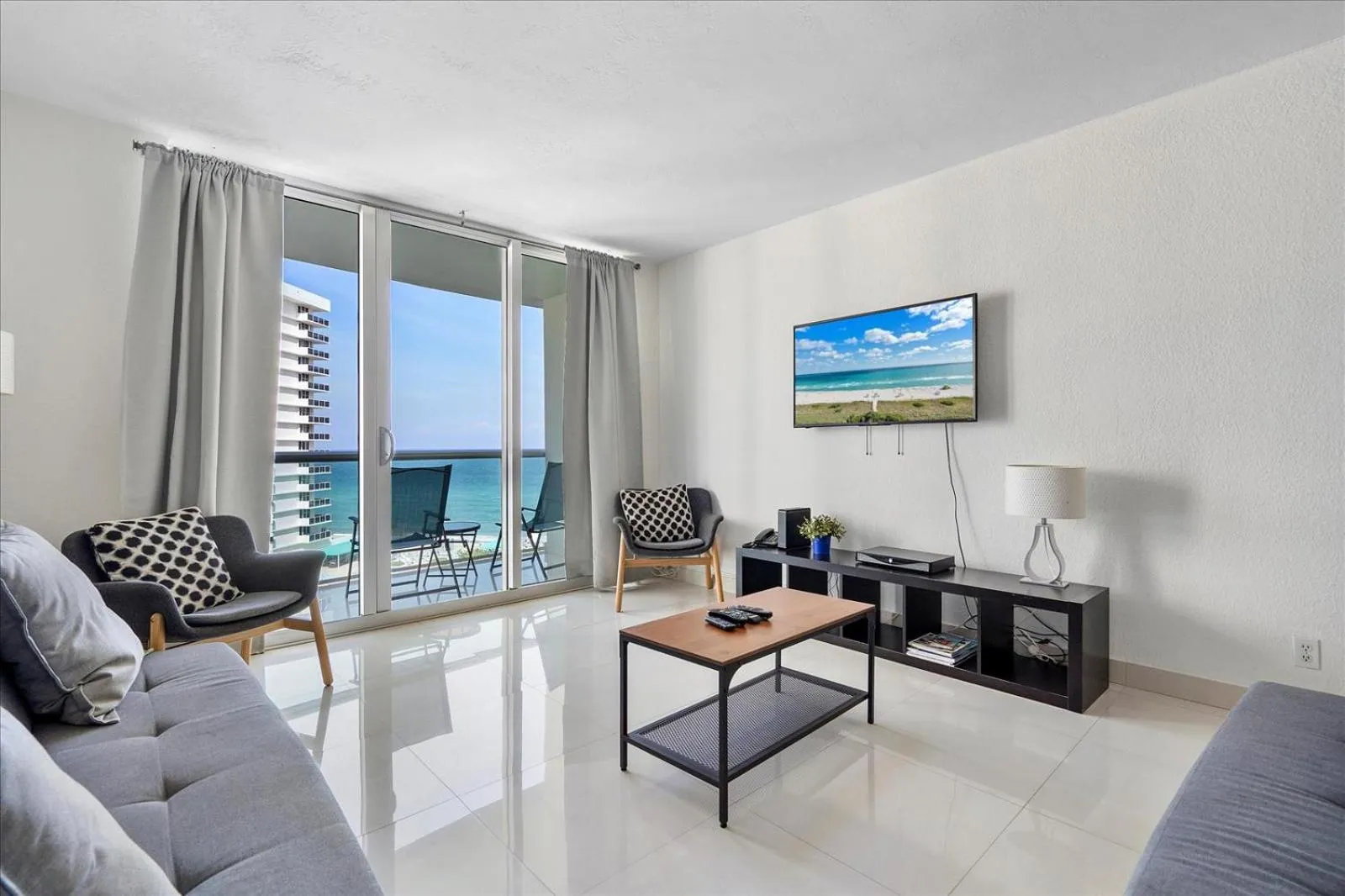 TV and multimedia in The Tides Ocean Luxury Suites