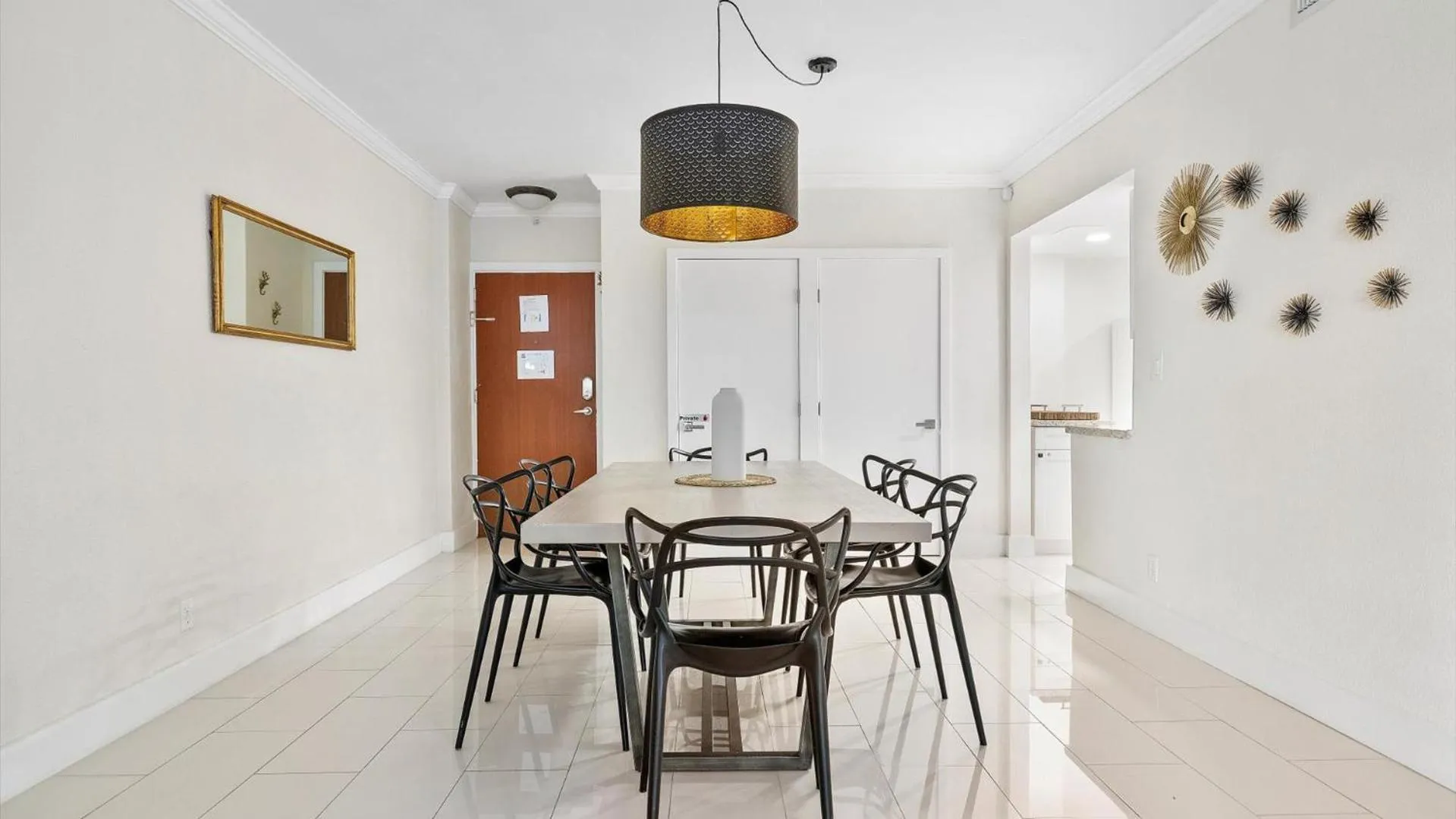 Dining area in The Tides Ocean Luxury Suites