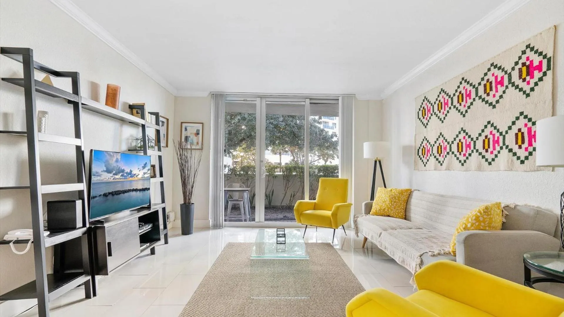 TV and multimedia in The Tides Ocean Luxury Suites