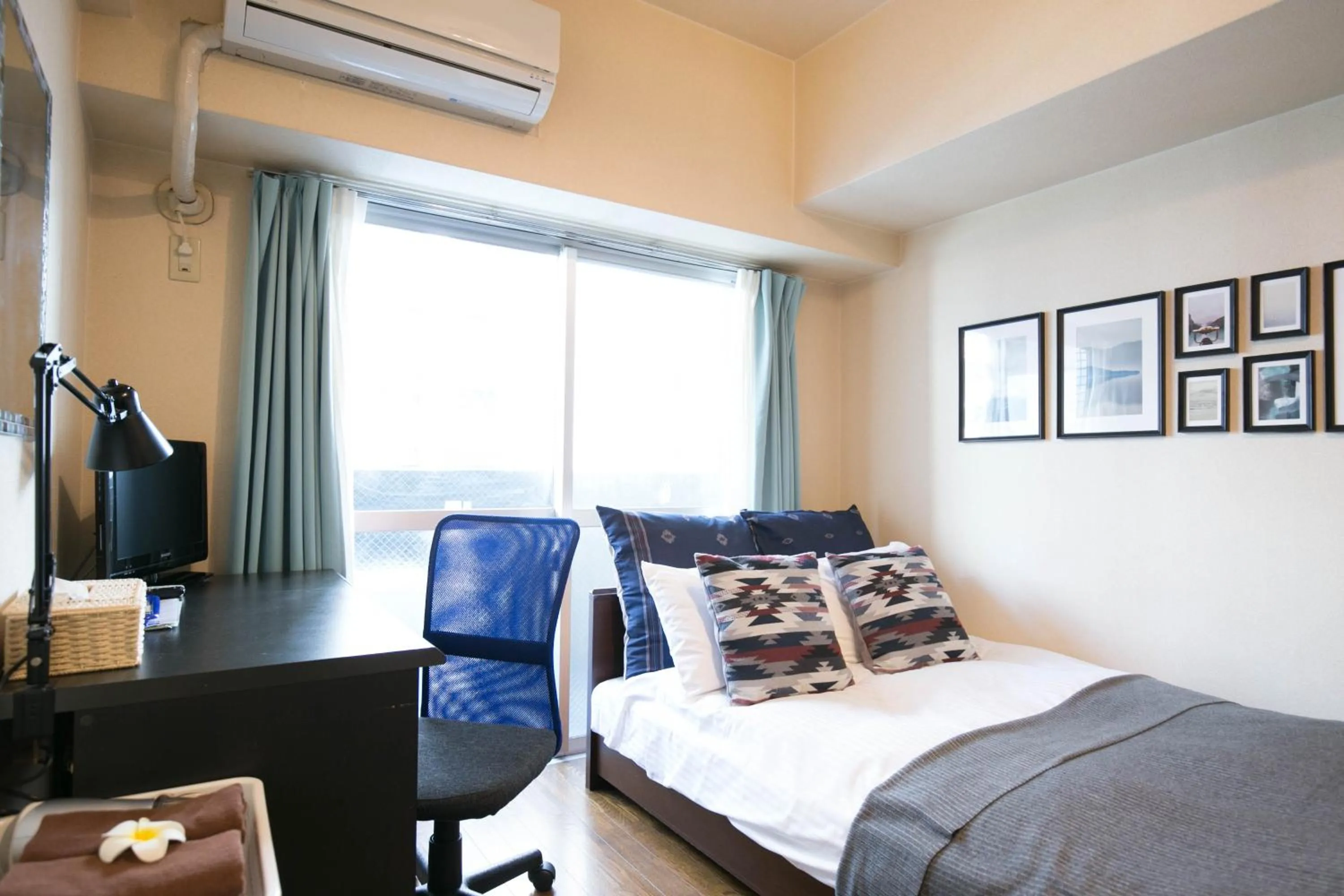 Photo of the whole room, Bed in Wings Hakata