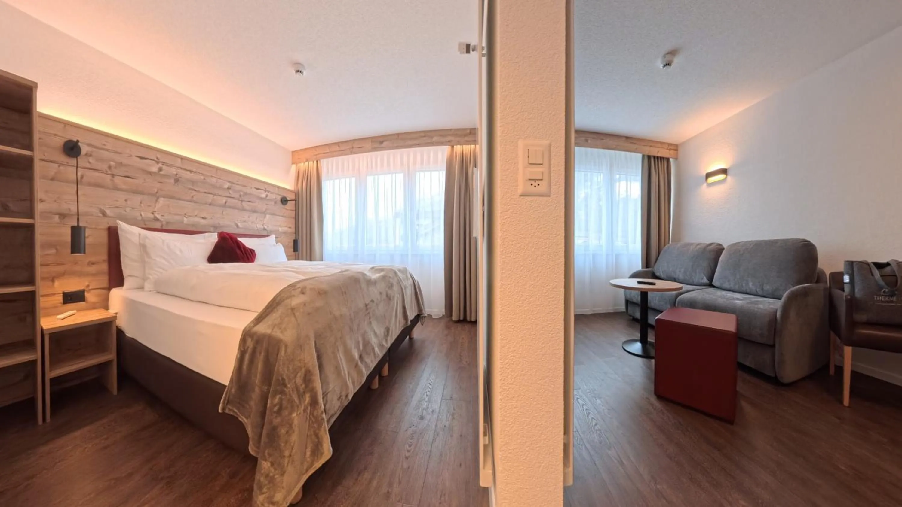 Living room, Bed in Therme 51° Hotel Physio & Spa