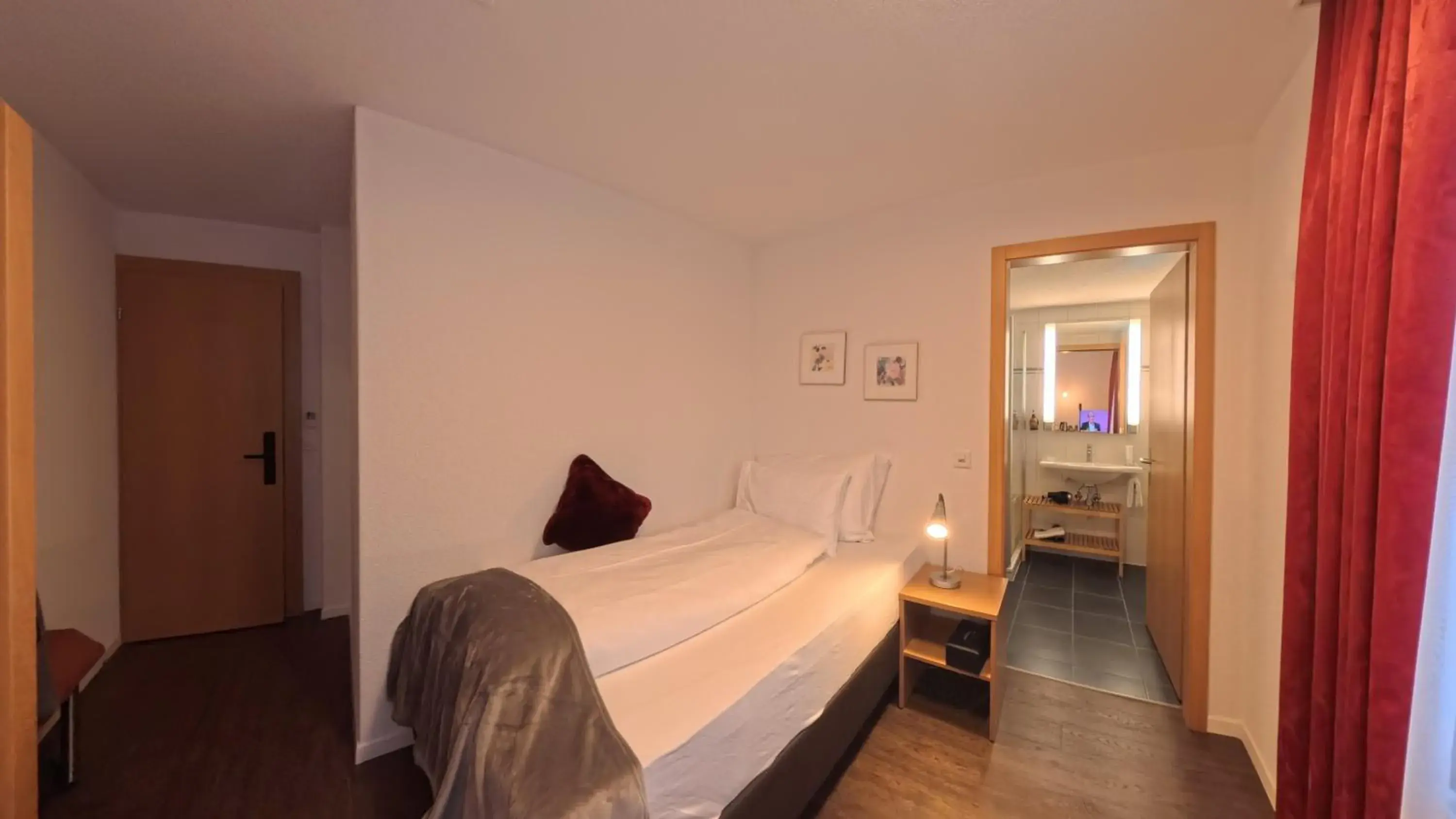 Photo of the whole room, Bed in Therme 51° Hotel Physio & Spa Photo of the whole room, Bed in Therme 51° Hotel Physio & Spa