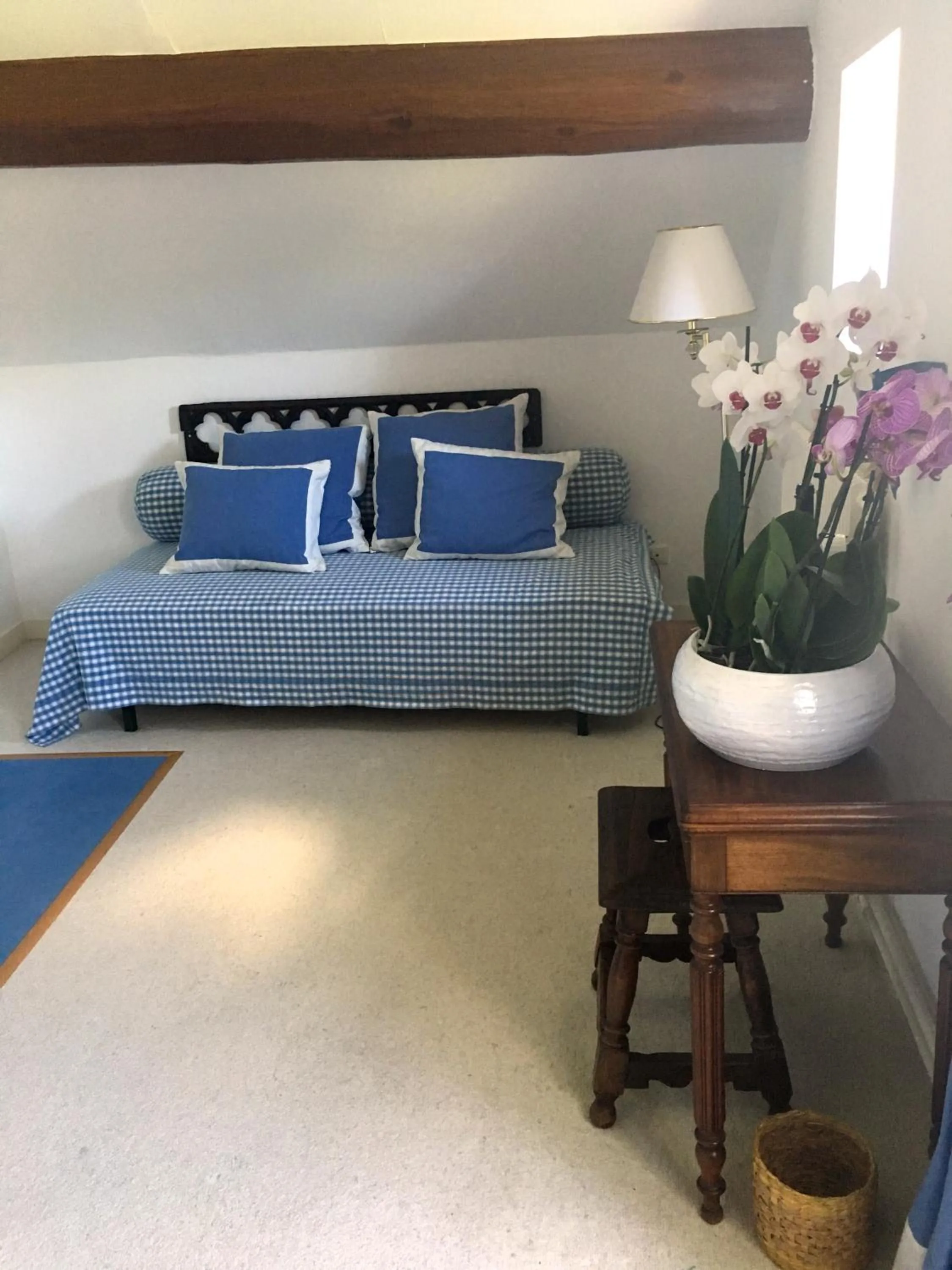 Seating area, Bed in Les maisons vigneronnes
