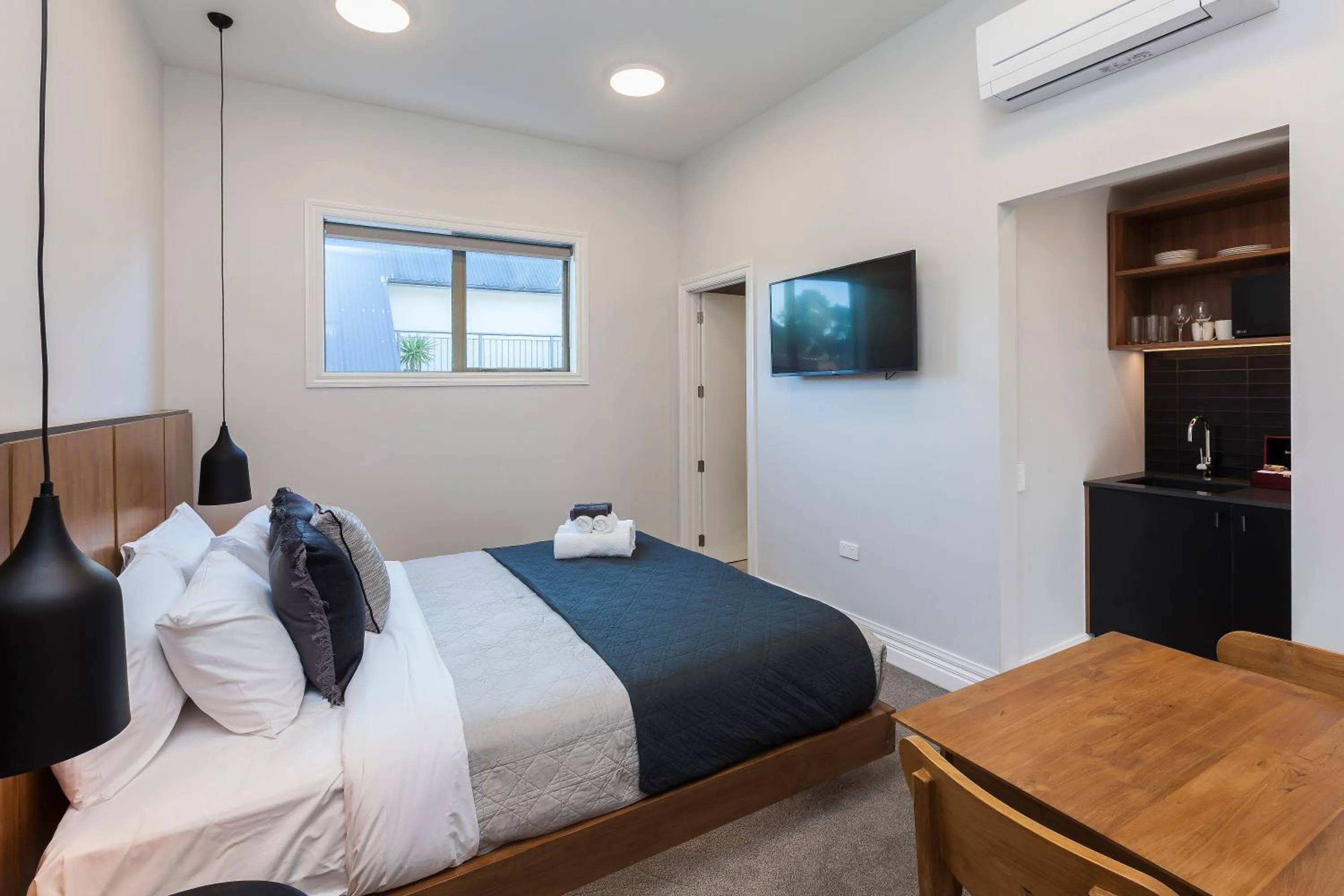 Photo of the whole room, Bed in The Parque