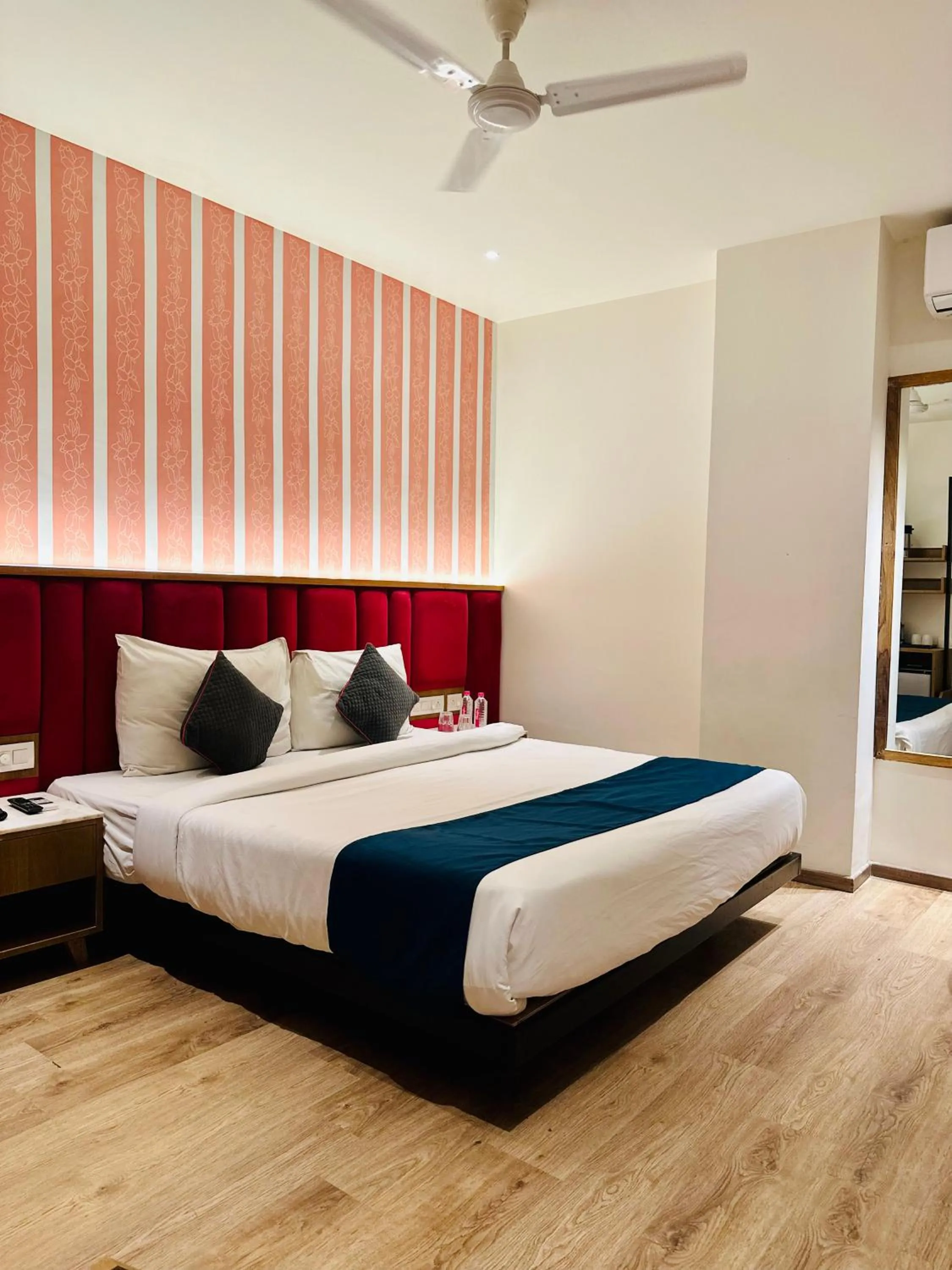 Bedroom, Bed in Hotel Mystic Falls