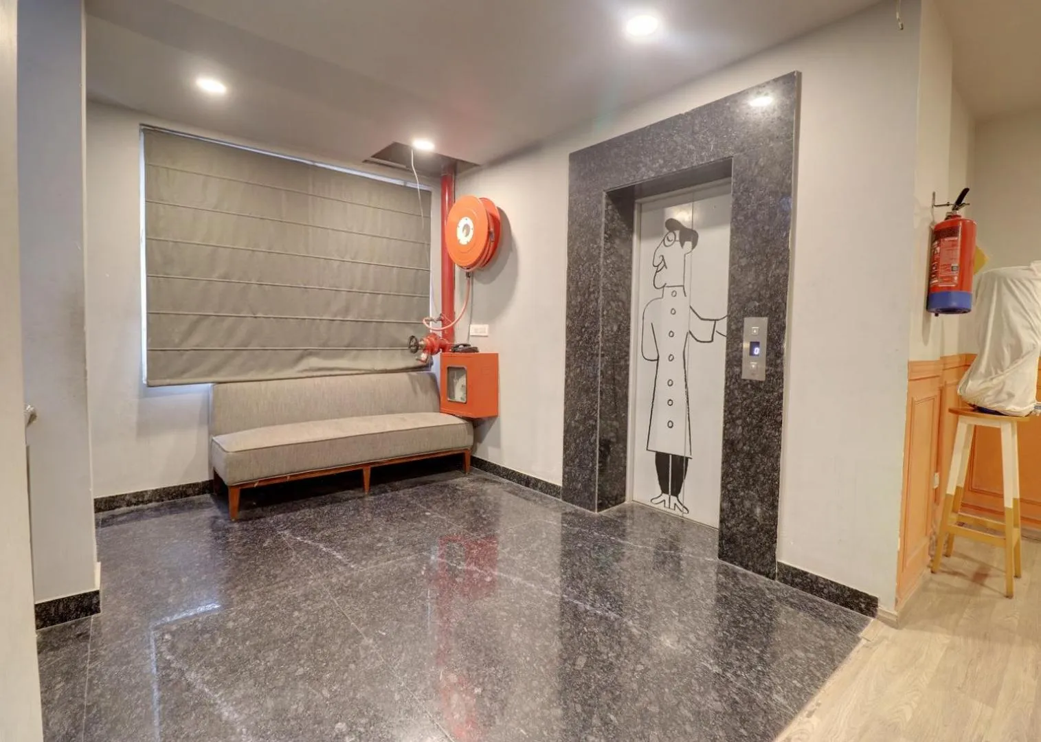 elevator, Bed in Hotel Mystic Falls