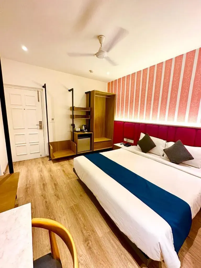 Bedroom, Bed in Hotel Mystic Falls Bedroom, Bed in Hotel Mystic Falls