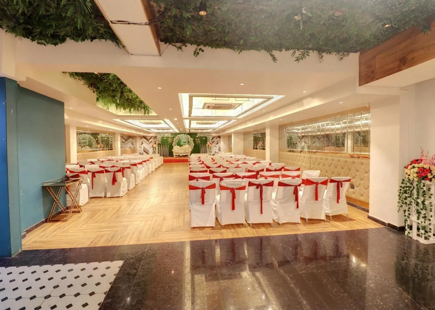 Restaurant/places to eat in Hotel Mystic Falls