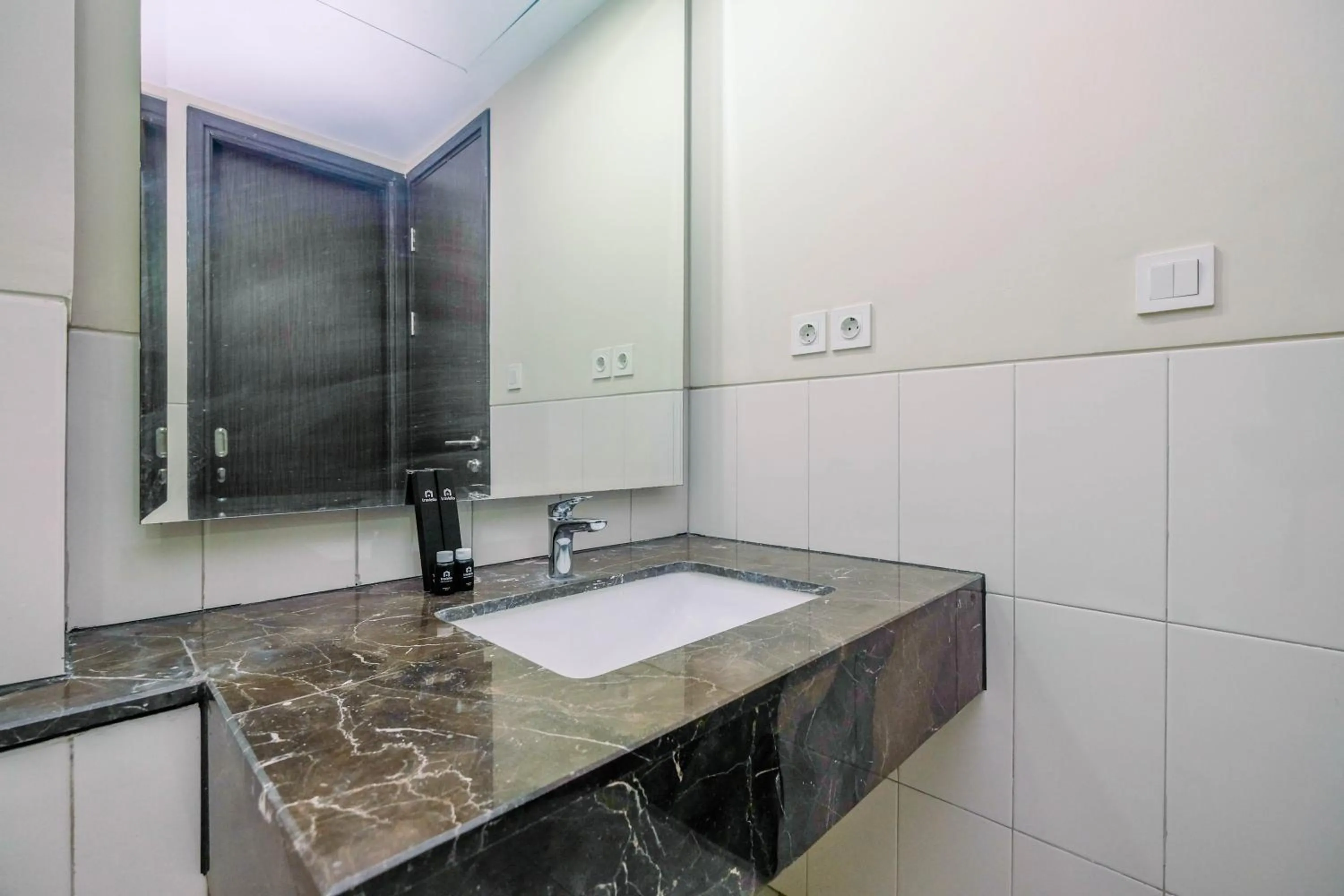 Bathroom in Cozy 2BR Apartment Nine Residence with City View By Travelio