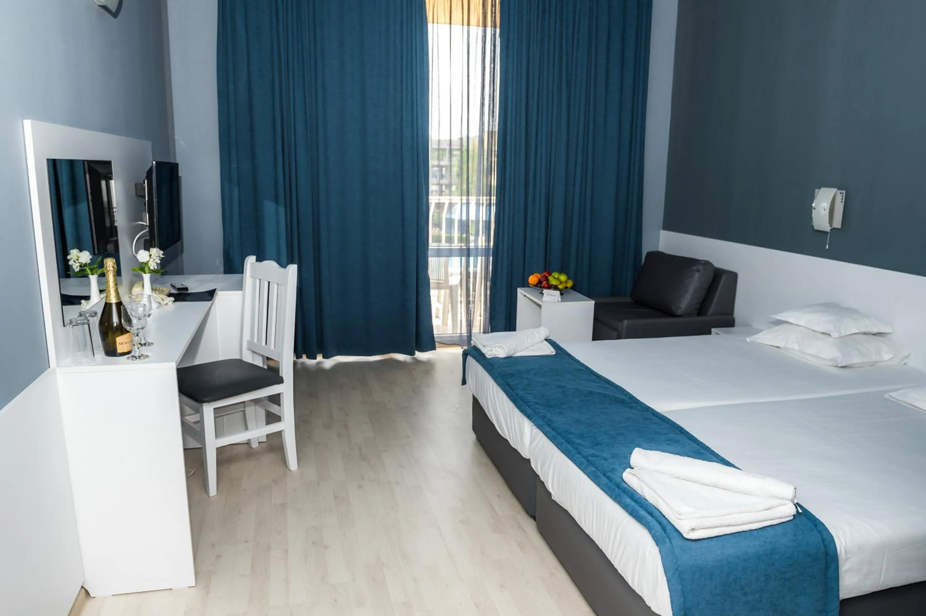 TV and multimedia, Bed in Sun Palace Hotel - All Inclusive