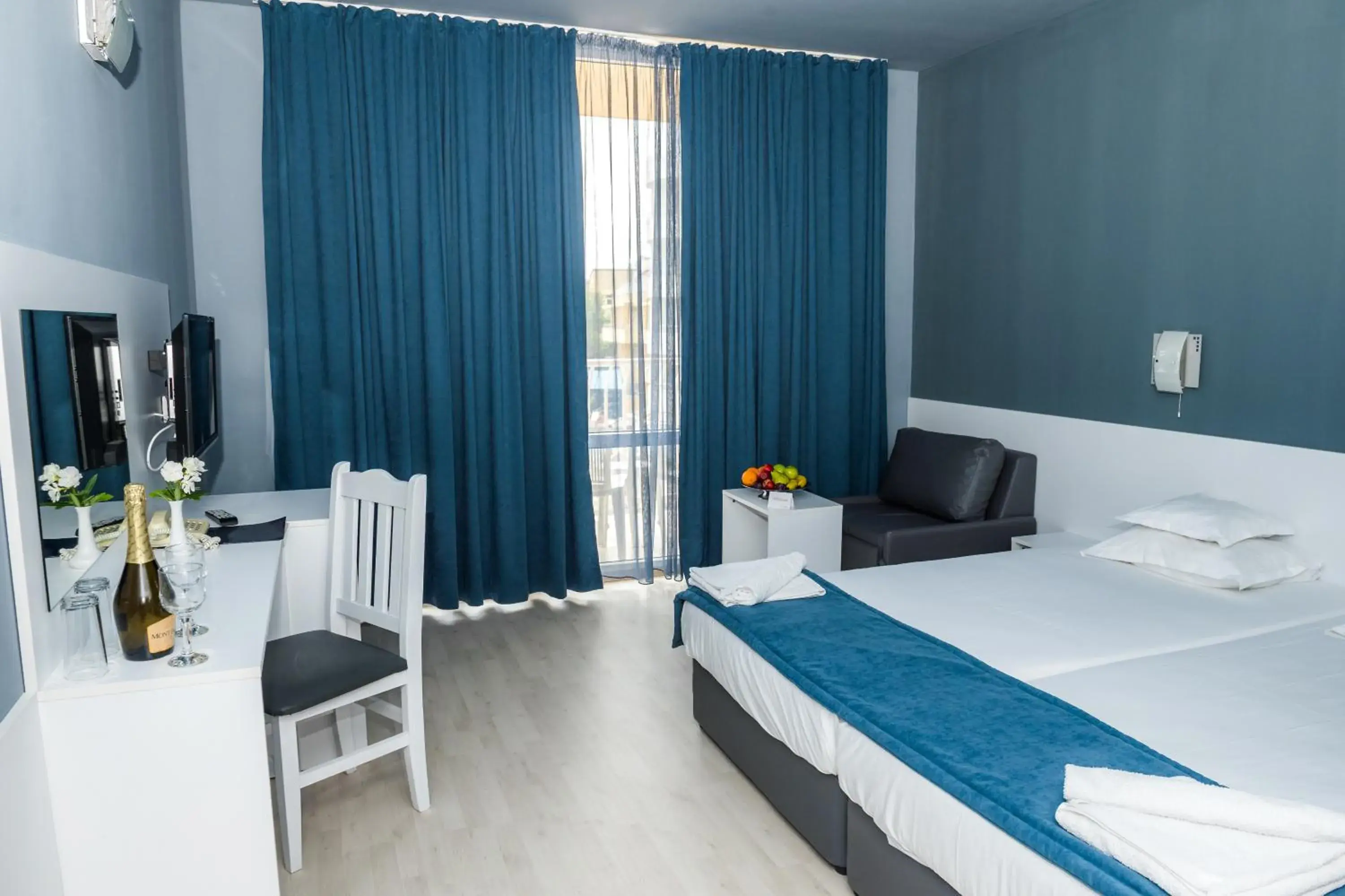 Communal lounge/ TV room, Bed in Sun Palace Hotel - All Inclusive Communal lounge/ TV room, Bed in Sun Palace Hotel - All Inclusive