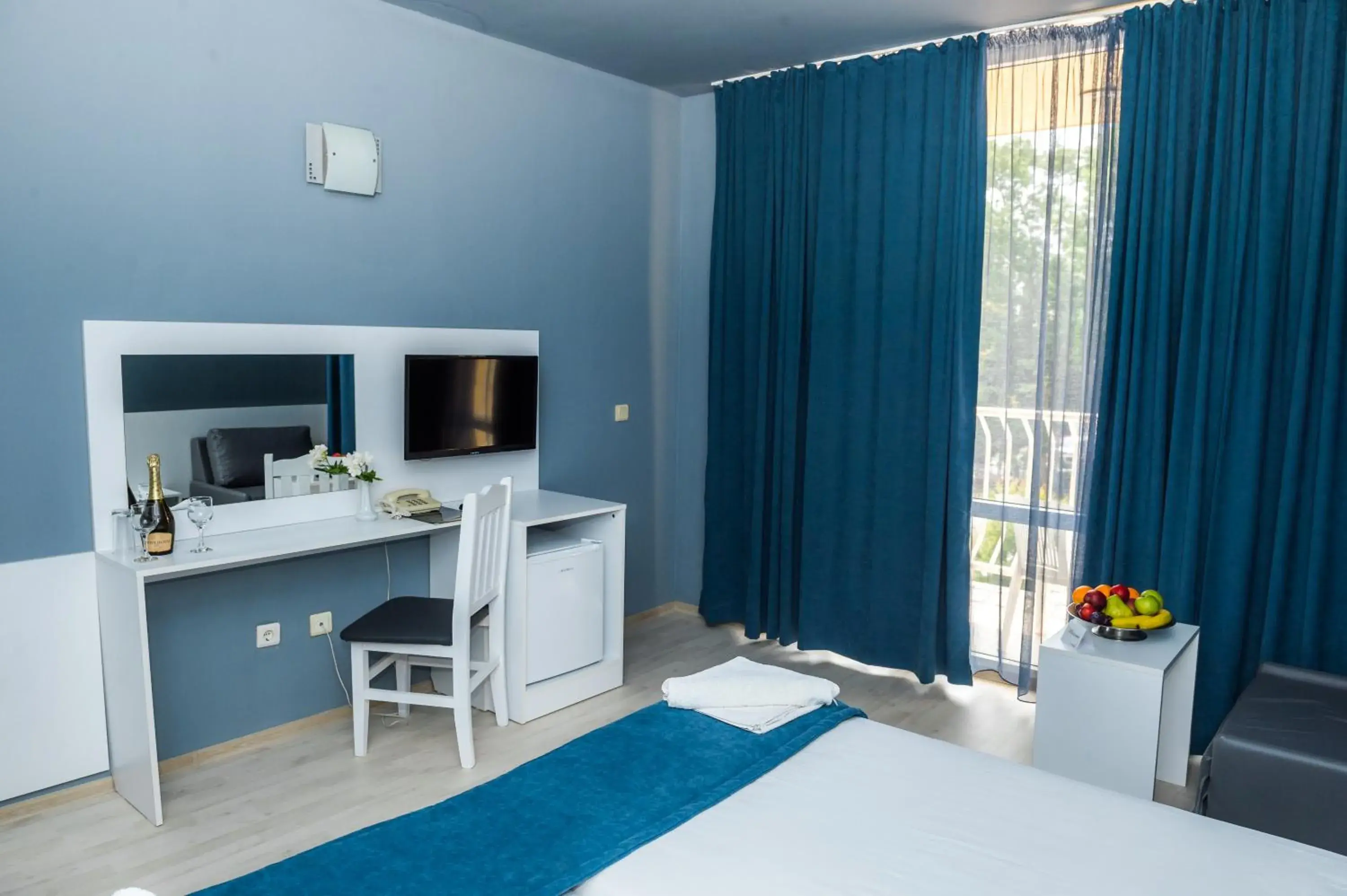 TV and multimedia, Bed in Sun Palace Hotel - All Inclusive TV and multimedia, Bed in Sun Palace Hotel - All Inclusive