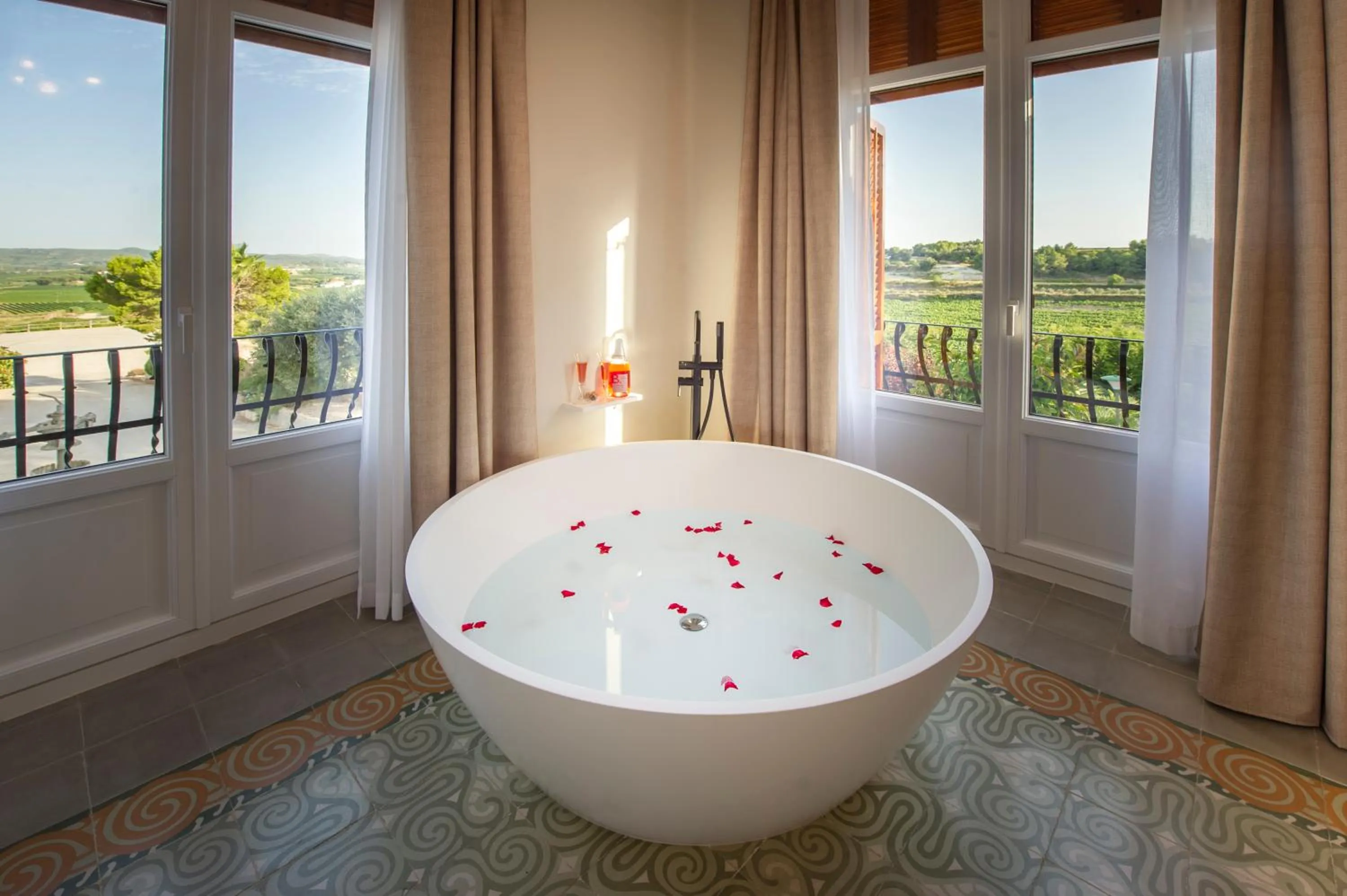 Bath in Bolet Casa Modernista