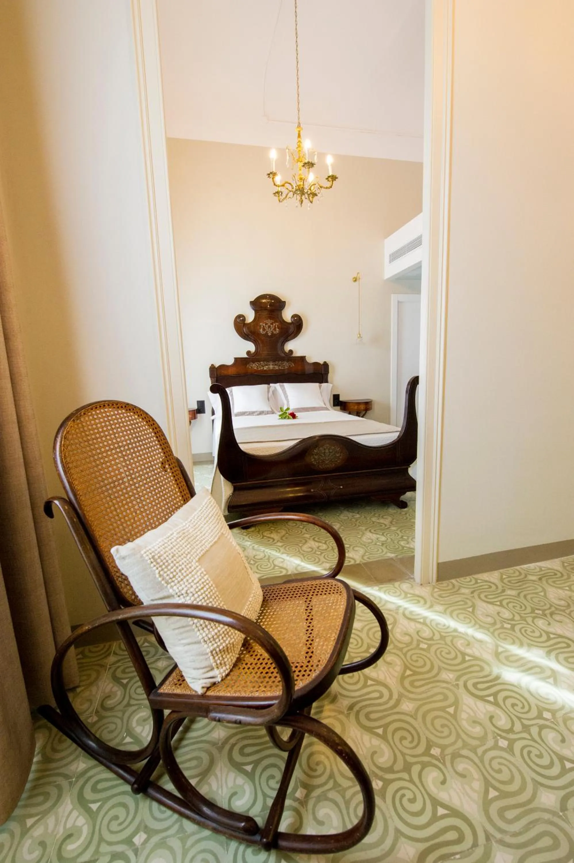 Photo of the whole room, Bed in Bolet Casa Modernista