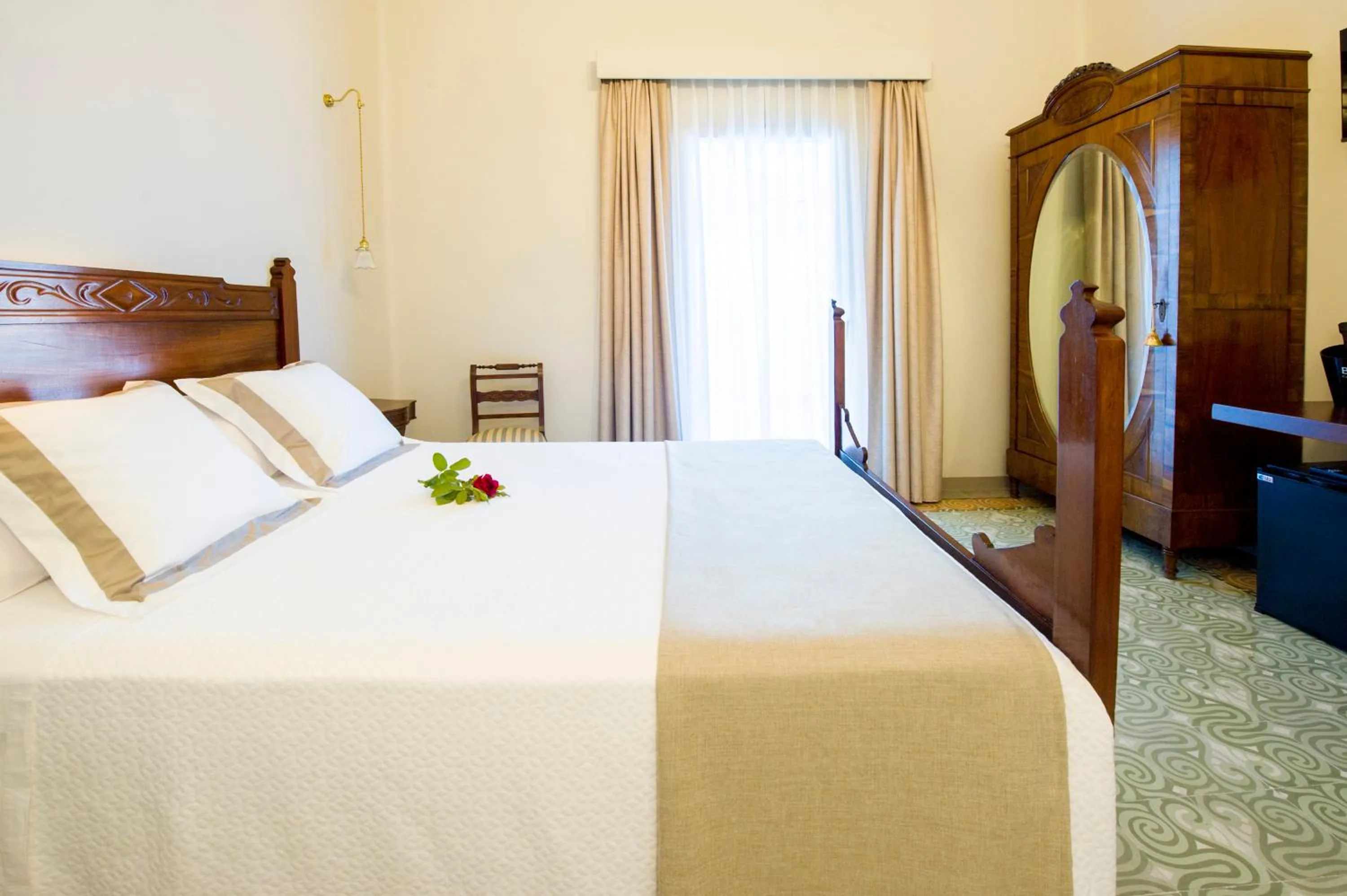 Photo of the whole room, Bed in Bolet Casa Modernista