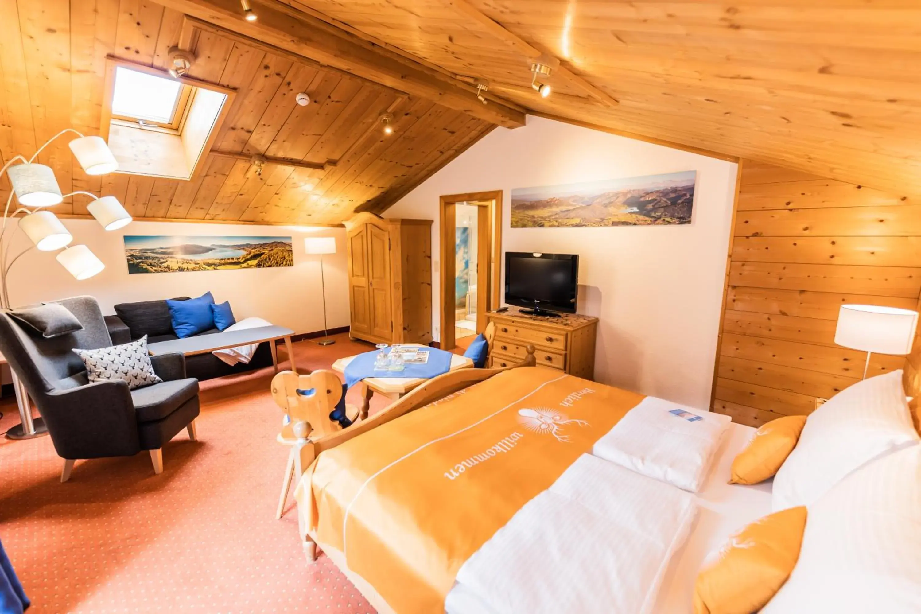 Junior Suite in mansard in Hotel Hubertus Schliersee Junior Suite in mansard in Hotel Hubertus Schliersee