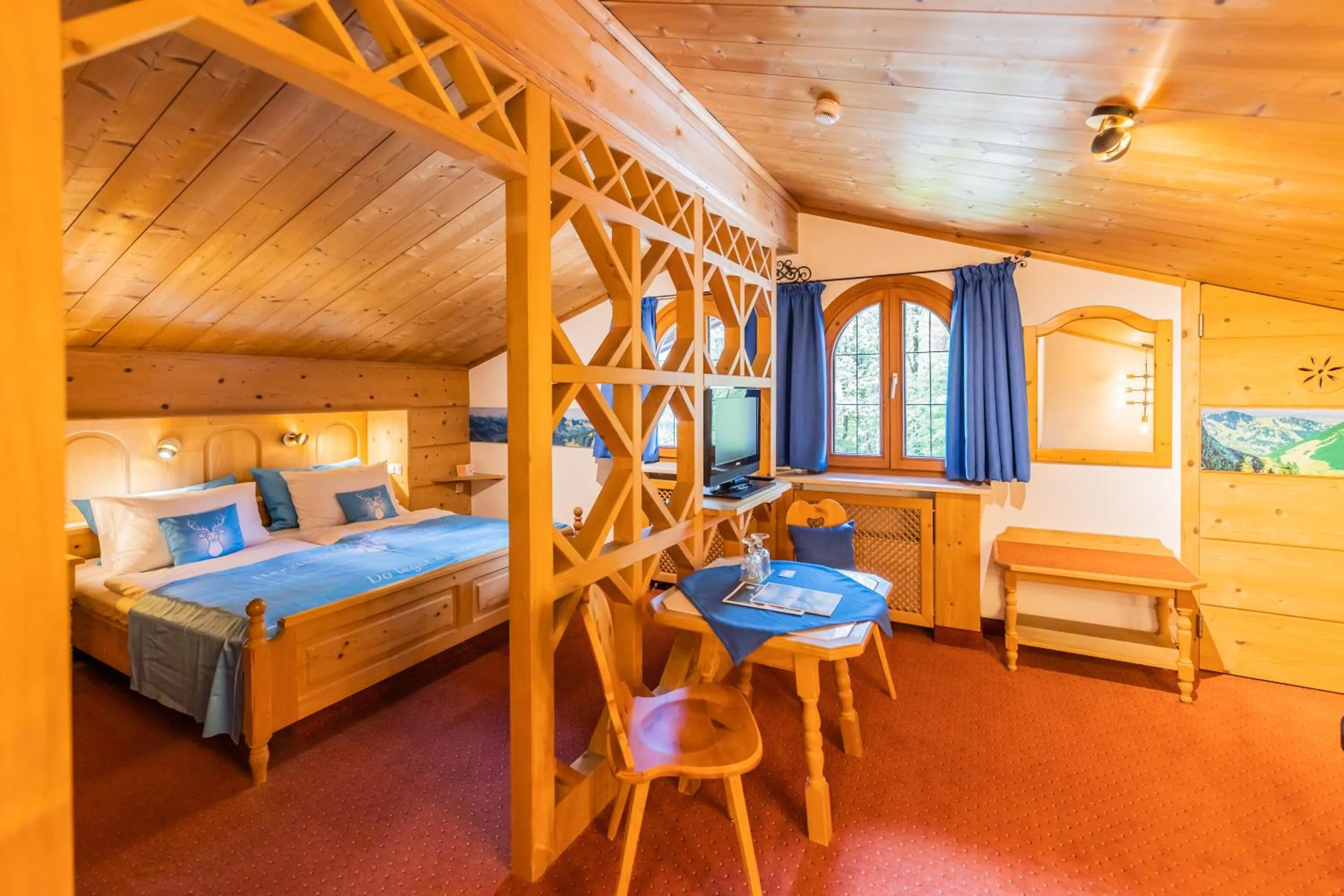 Photo of the whole room, Bed in Hotel Hubertus Schliersee