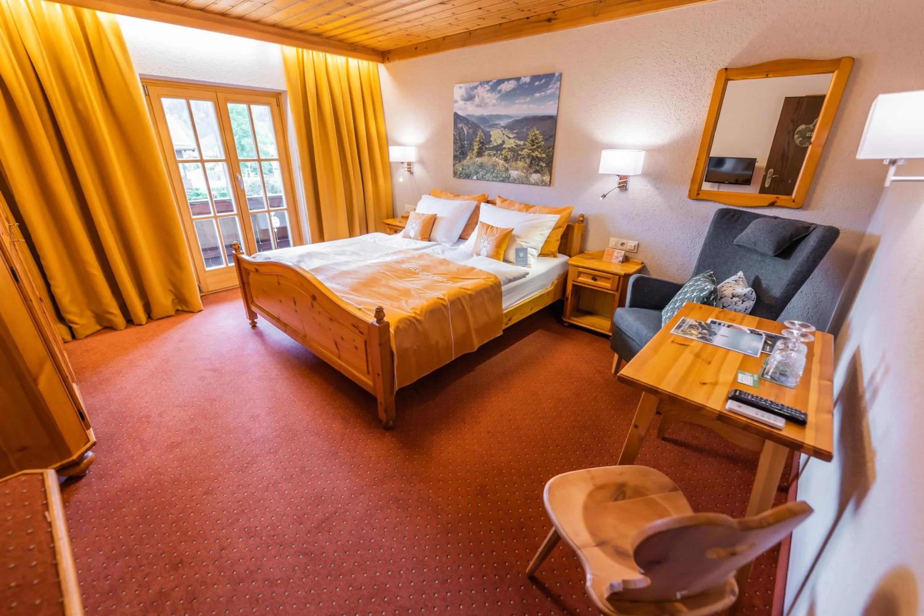 Photo of the whole room, Bed in Hotel Hubertus Schliersee