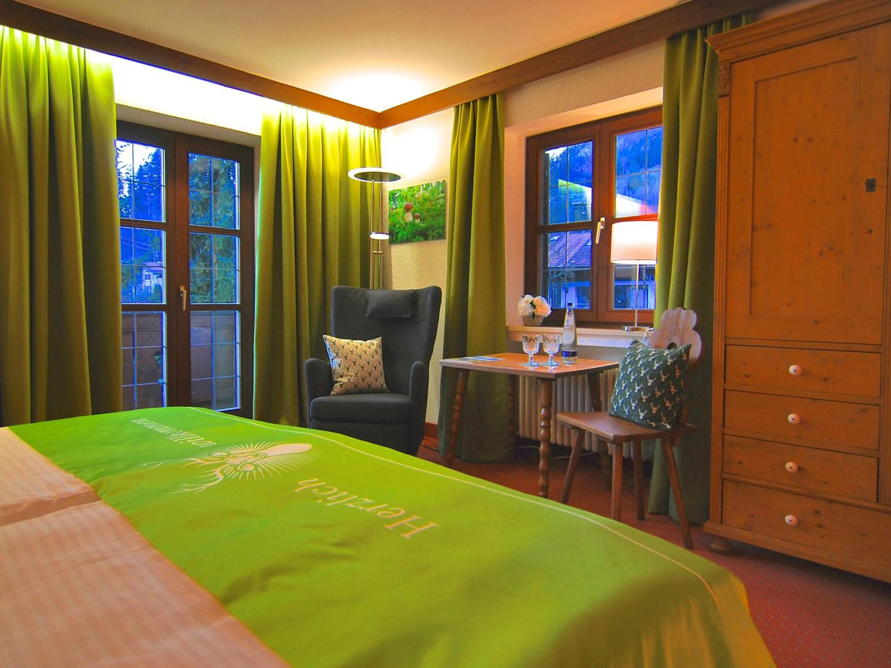 Photo of the whole room, Bed in Hotel Hubertus Schliersee