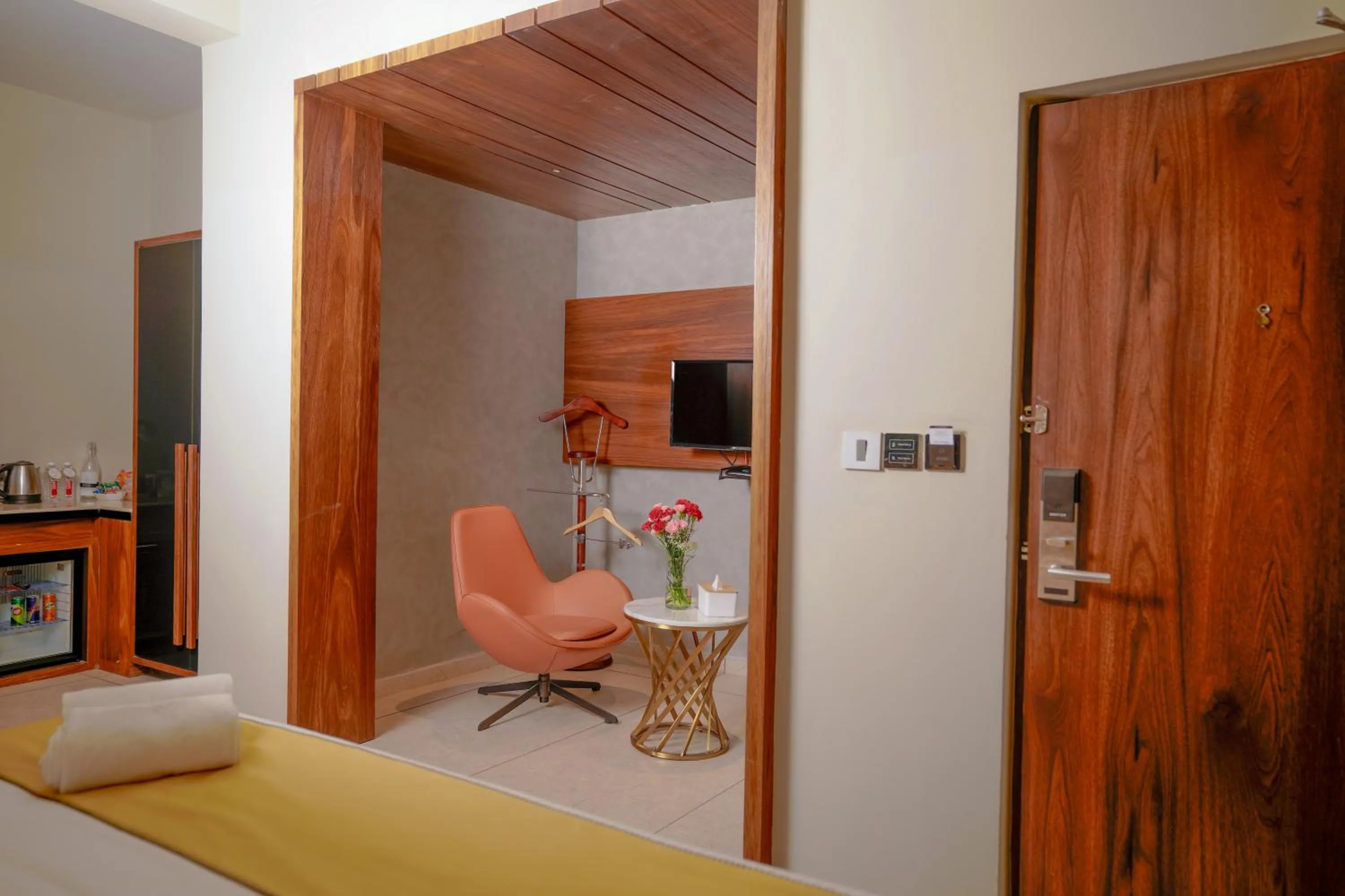 Area and facilities, Bed in Lazdana Hotel Bangalore