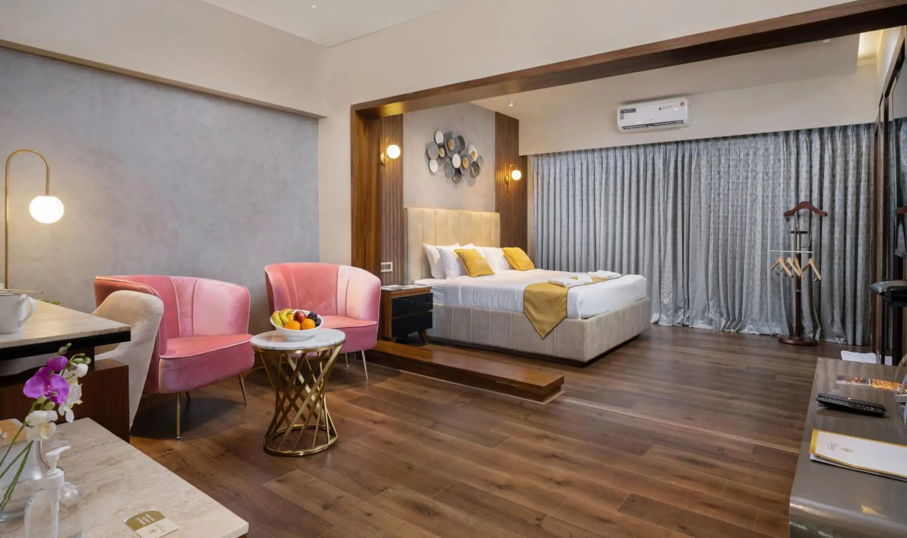 Photo of the whole room, Bed in Lazdana Hotel Bangalore Photo of the whole room, Bed in Lazdana Hotel Bangalore