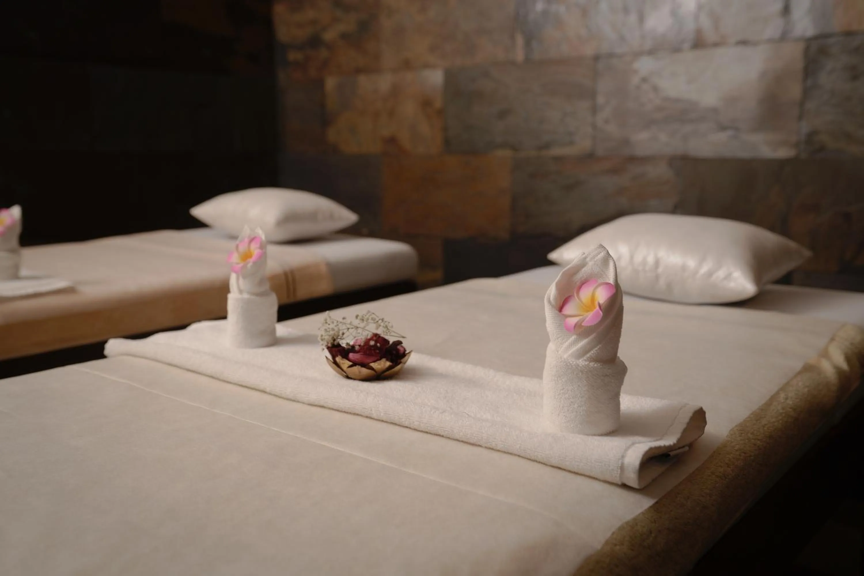 Spa and wellness centre/facilities, Bed in Lazdana Hotel Bangalore