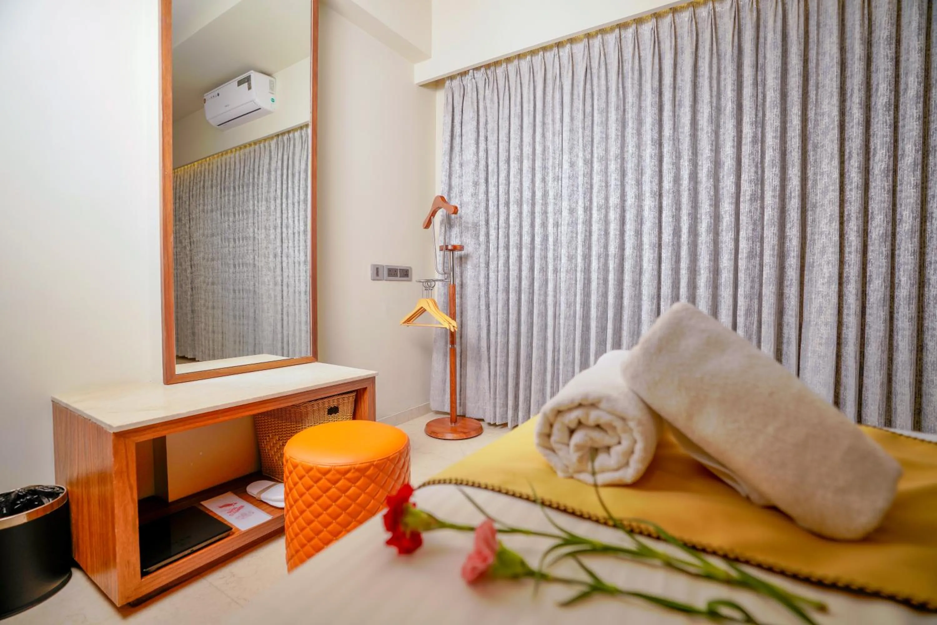 Area and facilities, Bed in Lazdana Hotel Bangalore