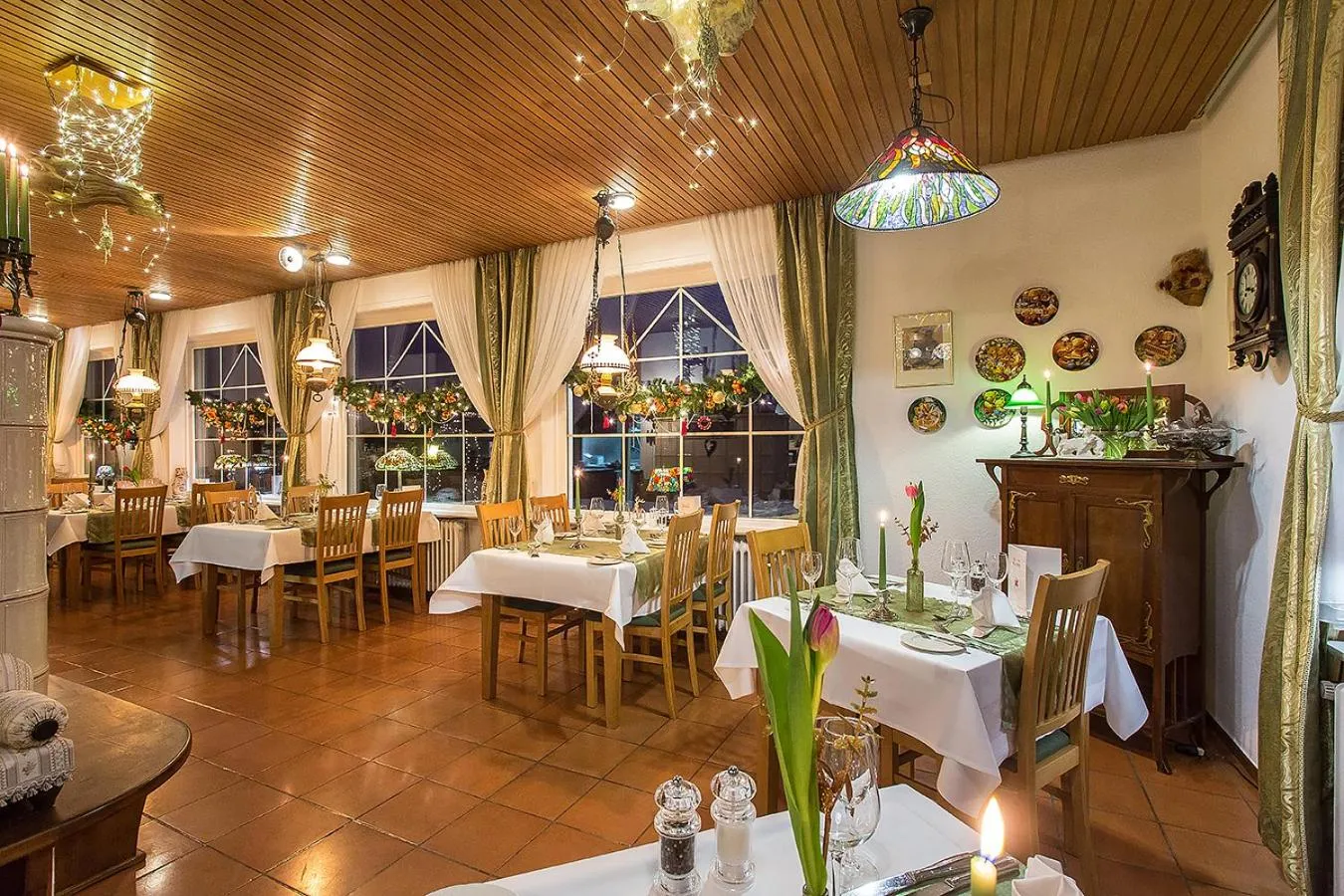 Restaurant/places to eat in Hotel Diana