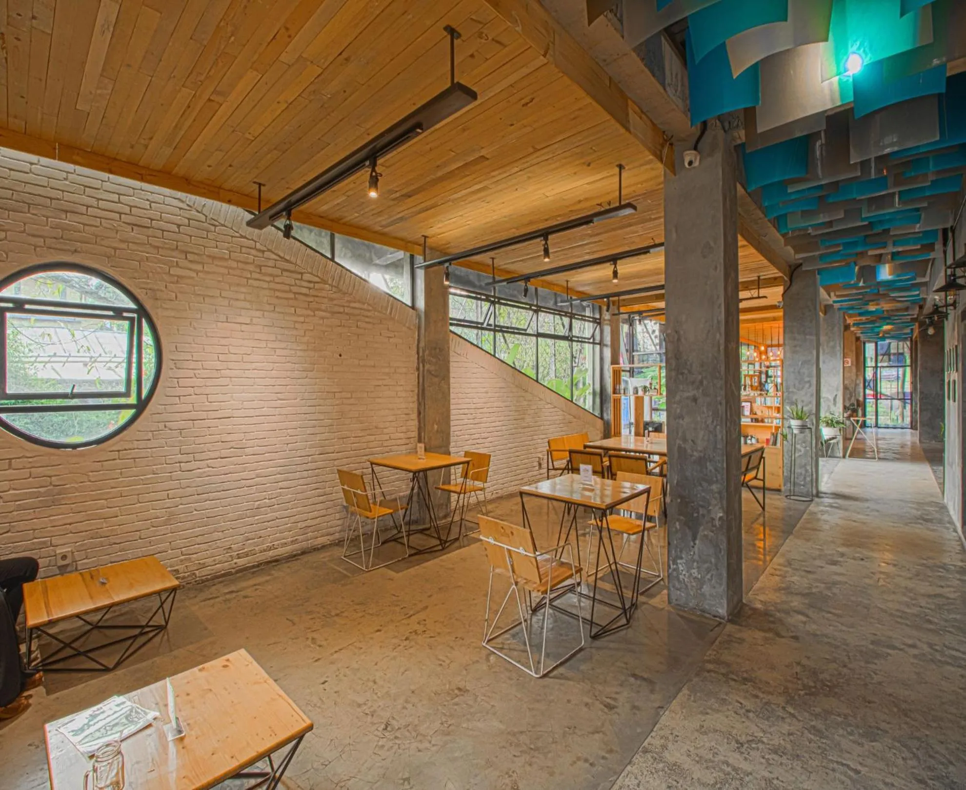 Restaurant/Places to Eat in D'Journey Hotel