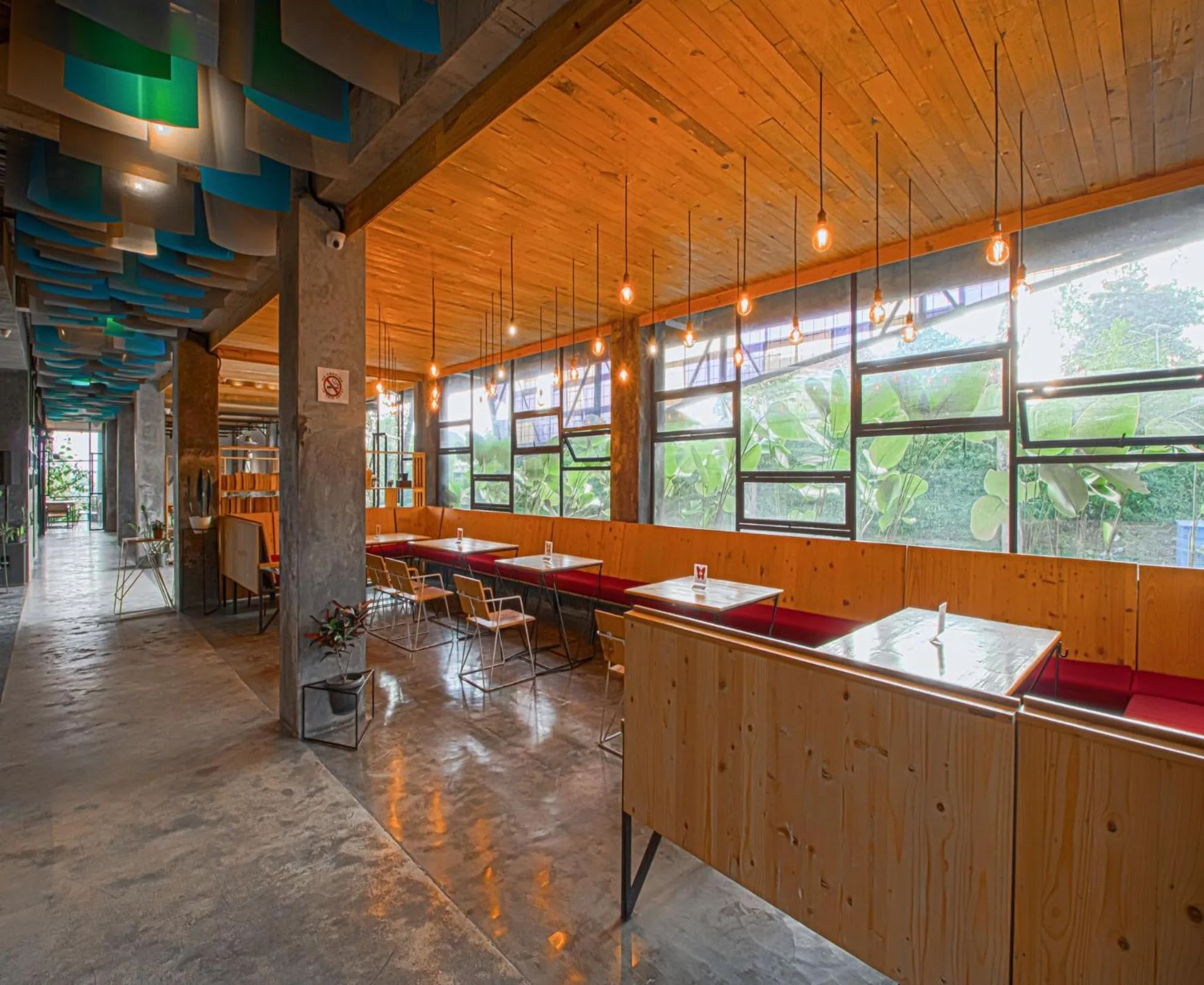 Restaurant/Places to Eat in D'Journey Hotel