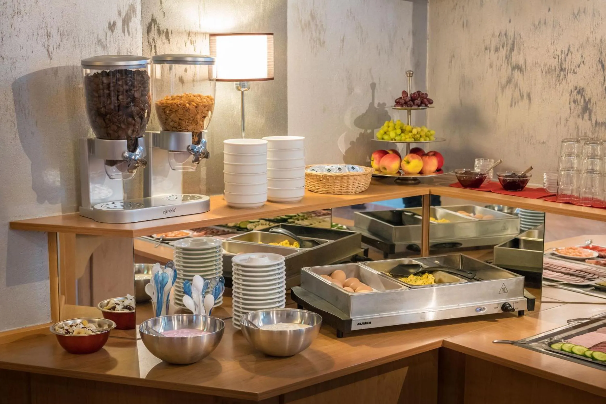 Buffet breakfast in Hotel Zur Sonne