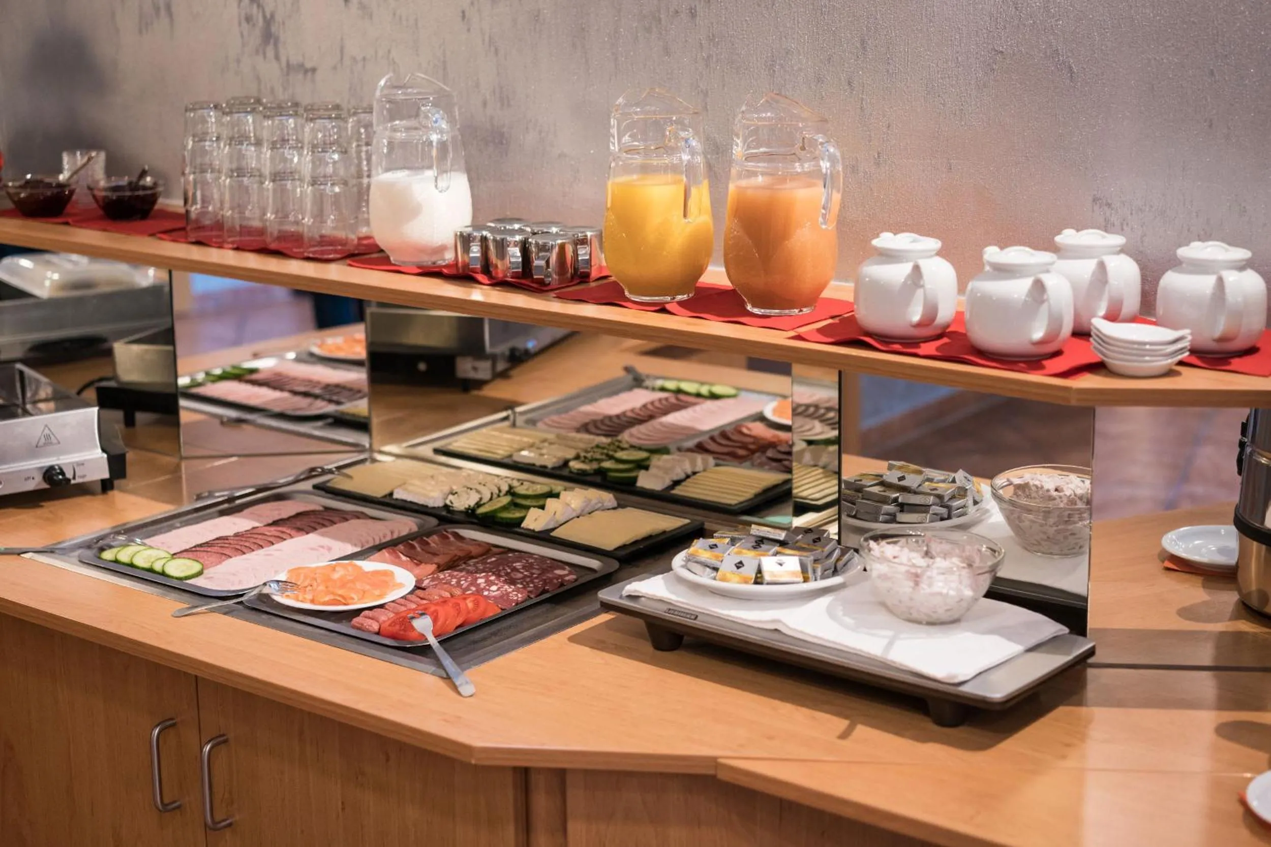 Buffet breakfast in Hotel Zur Sonne