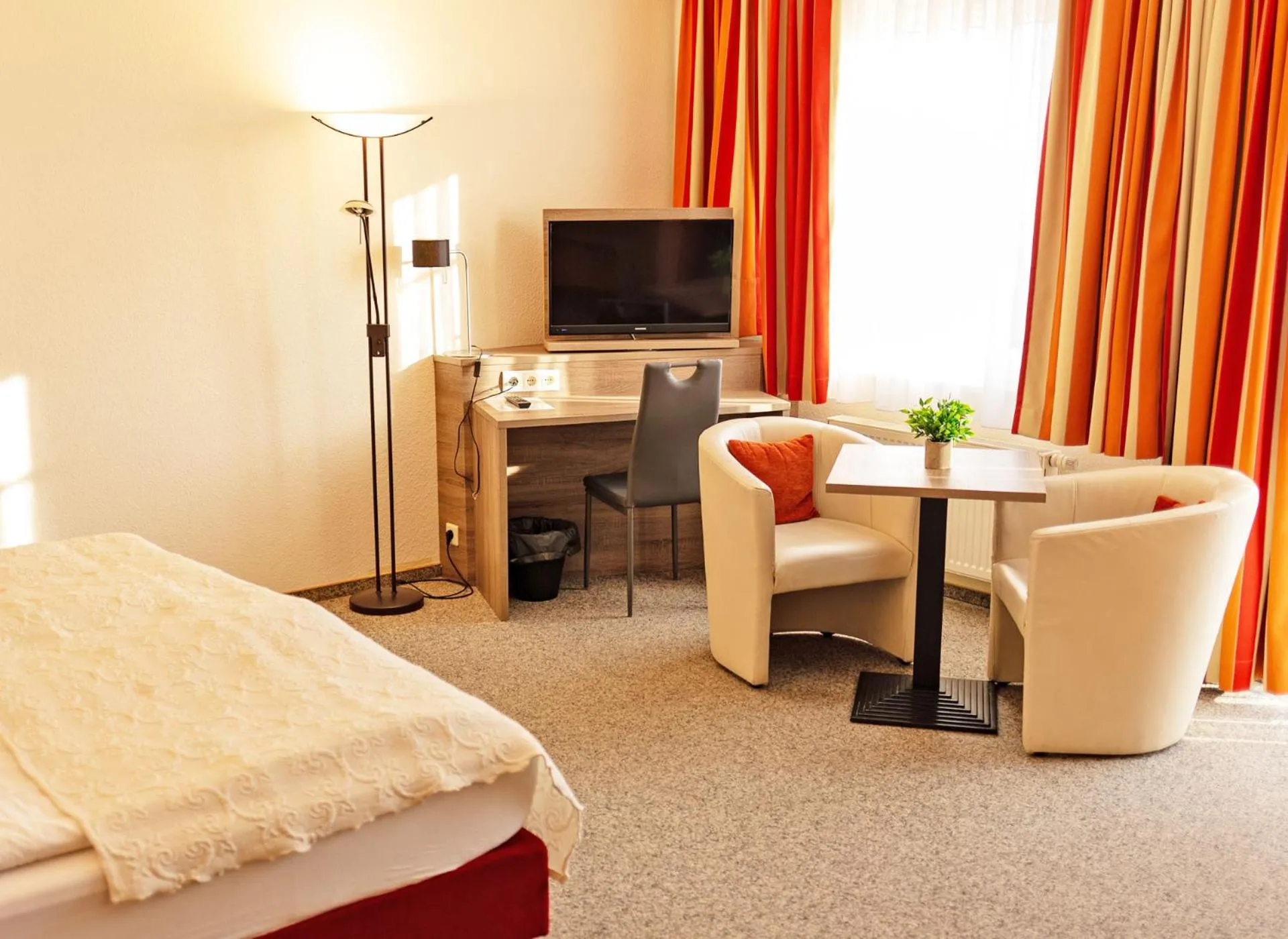 Photo of the whole room, Bed in Hotel Zur Sonne