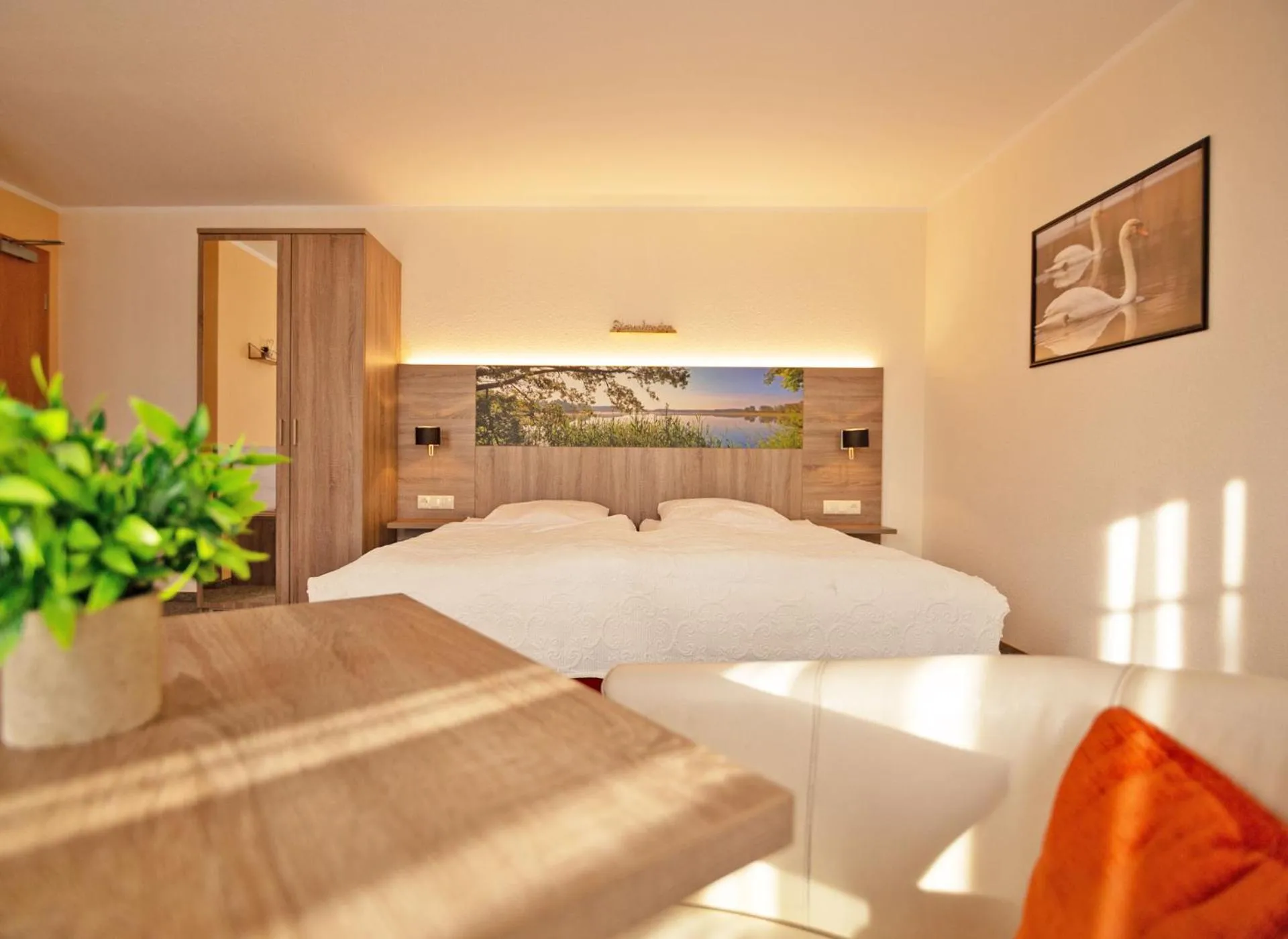 Photo of the whole room, Bed in Hotel Zur Sonne