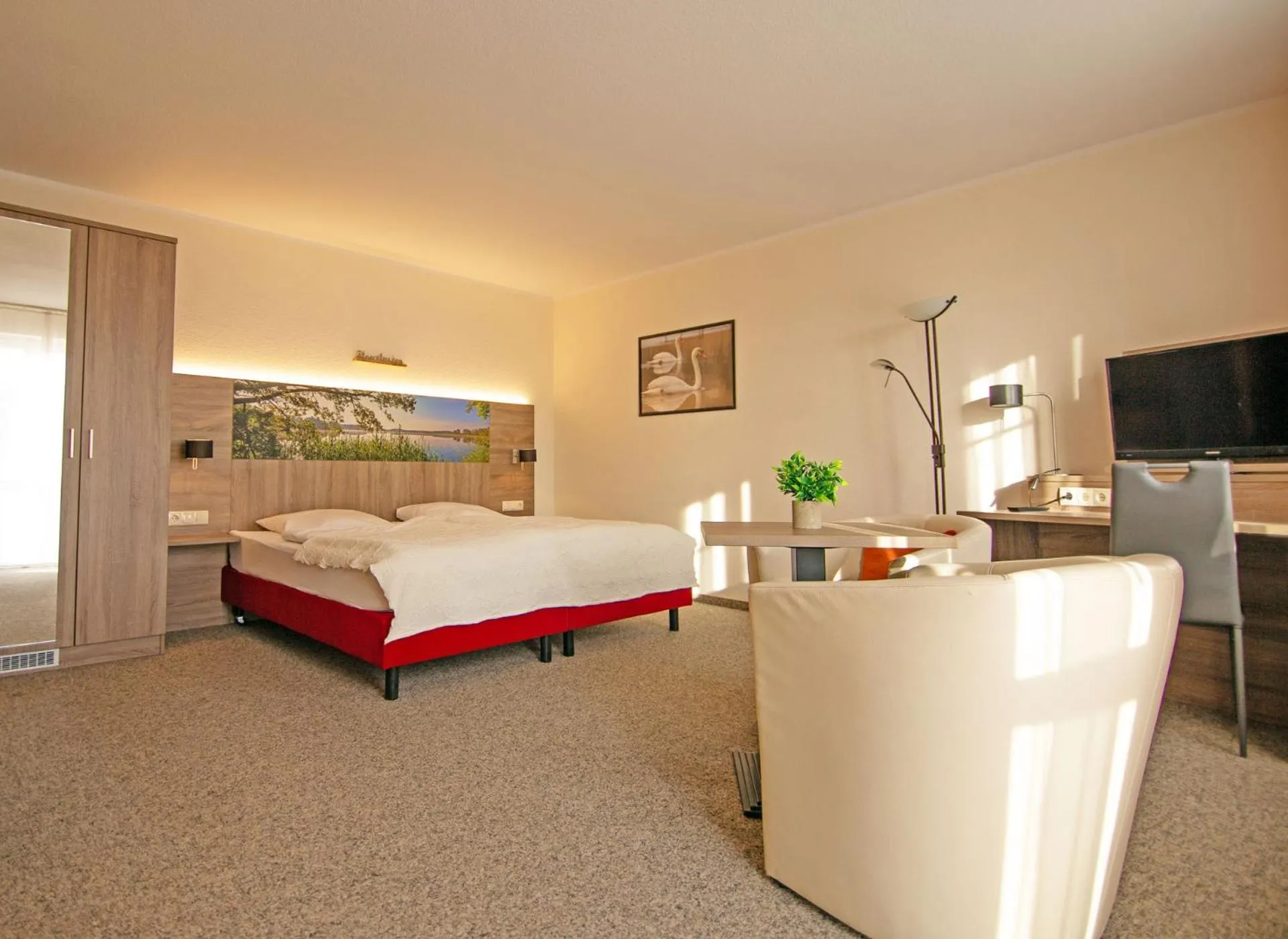 Photo of the whole room, Bed in Hotel Zur Sonne