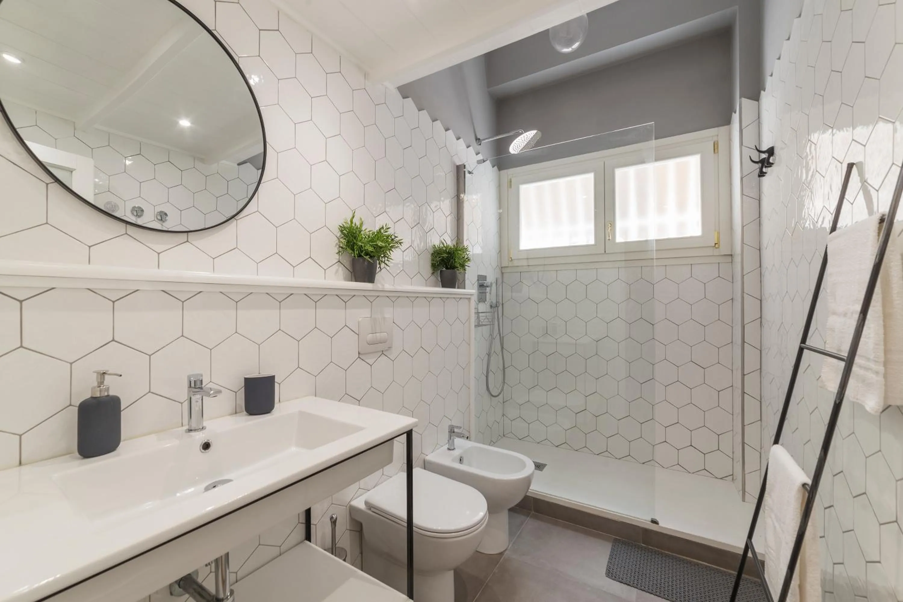 Bathroom in GuestHost - San Giovanni Laterano Cozy Flat