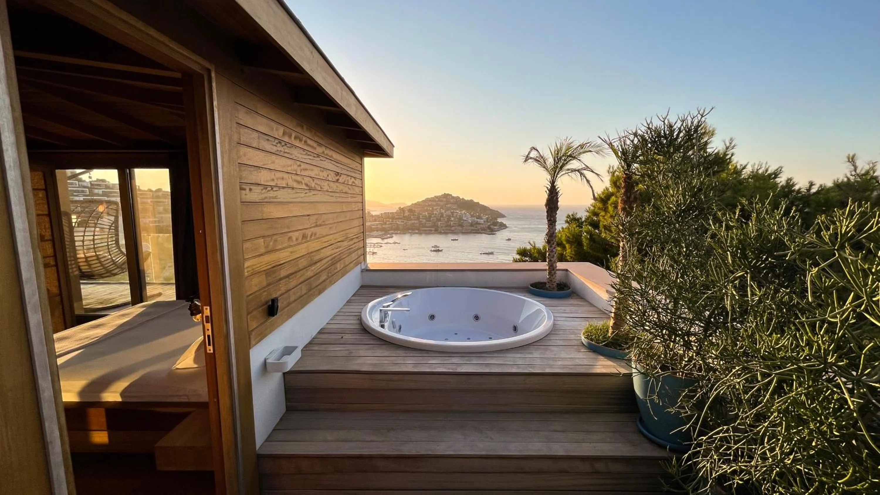 Hot Tub in Life Butiq Otel