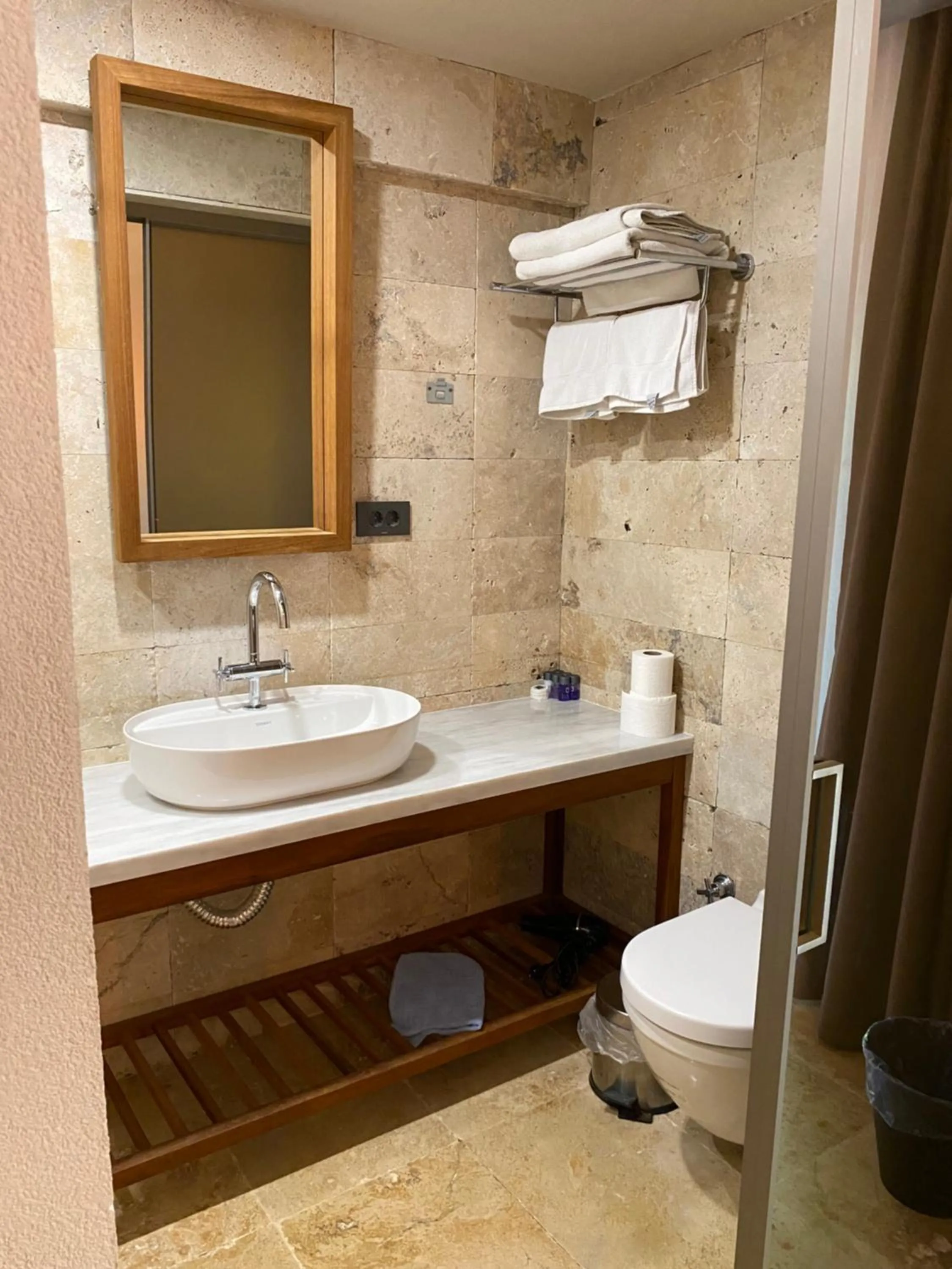 Shower in Life Butiq Otel