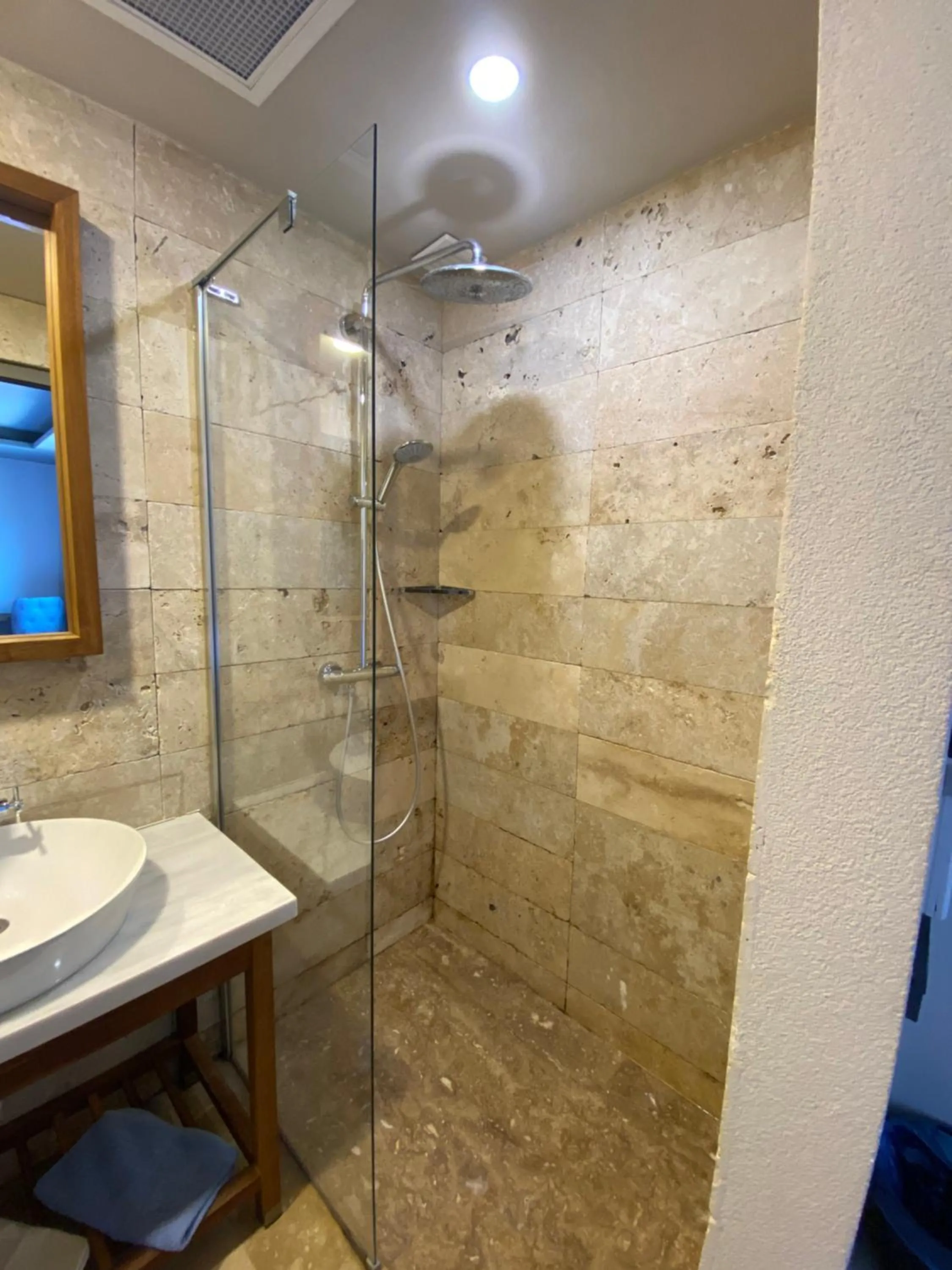 Shower in Life Butiq Otel