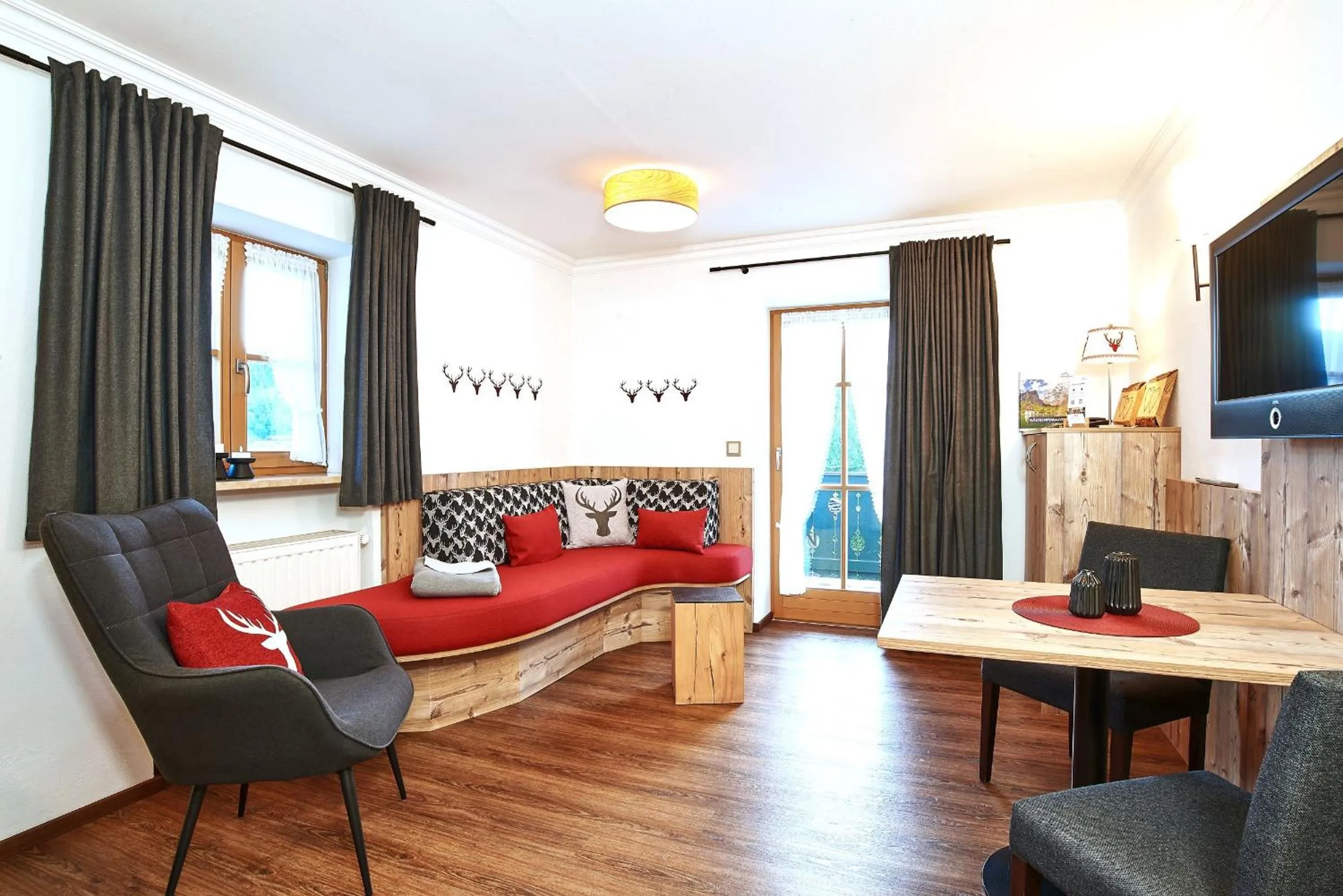 TV and multimedia in Gästehaus und Ferienwohnungen Egglerlehen
