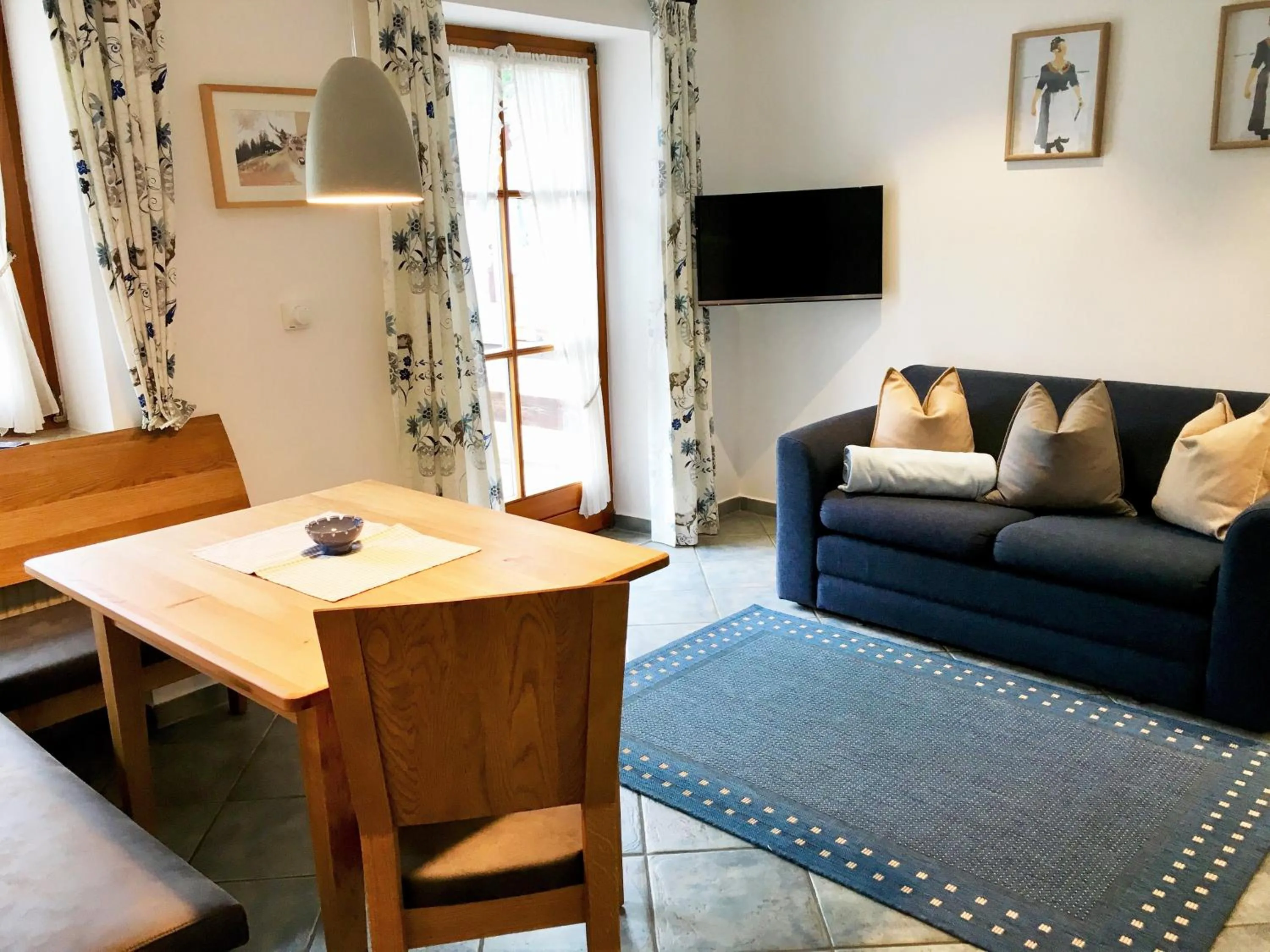 TV and multimedia in Gästehaus und Ferienwohnungen Egglerlehen