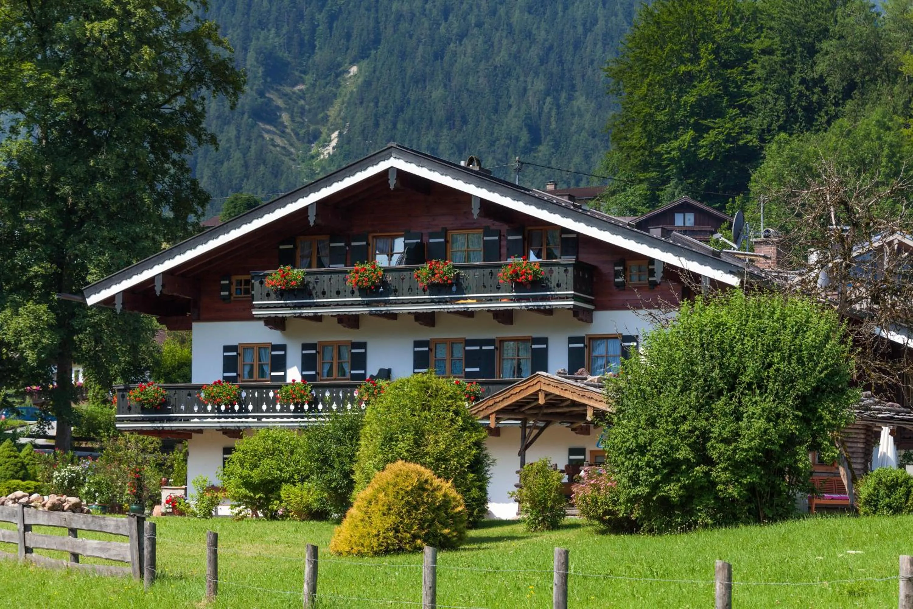 Facade/entrance in Gästehaus und Ferienwohnungen Egglerlehen